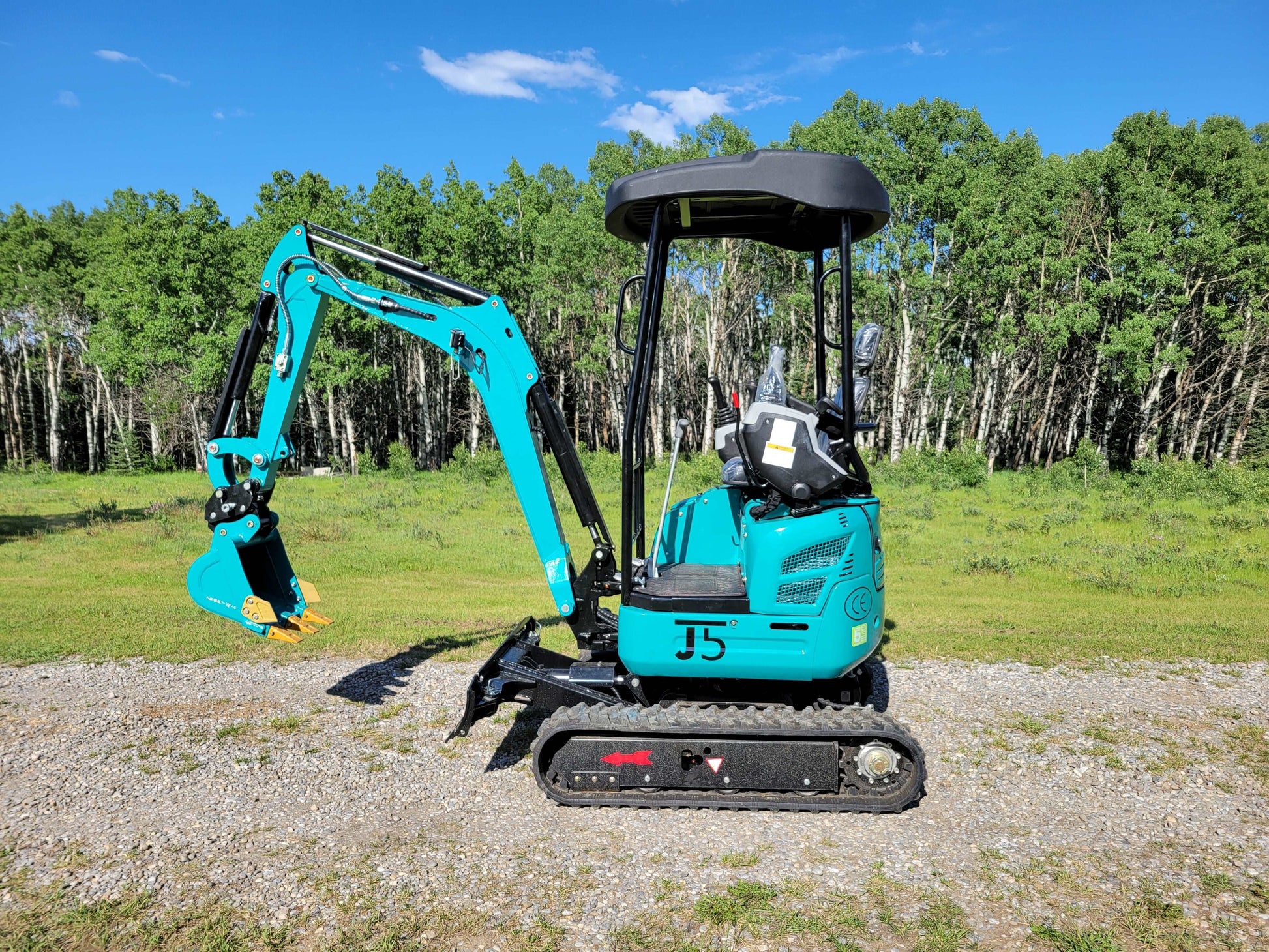 JT5200 mini excavator right side view with boom extended and digging bucket visible.
