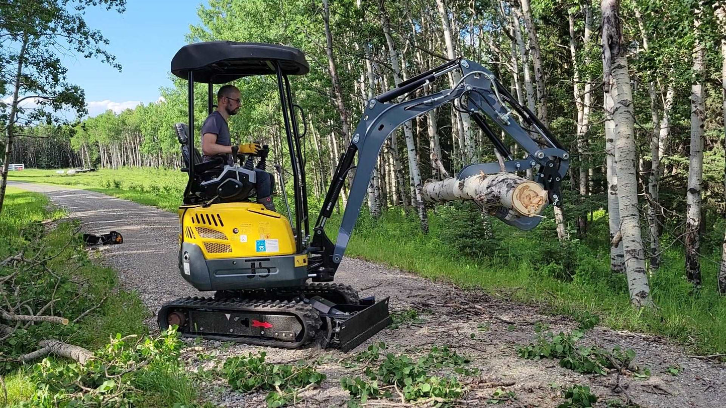 JoyT5 JT5200 2 ton mini excavator with Kubota D902 engine lifting heavy log using hydraulic thumb. Compact zero-tail excavator with U-boom and side swing boom for construction, landscaping and utility work.
