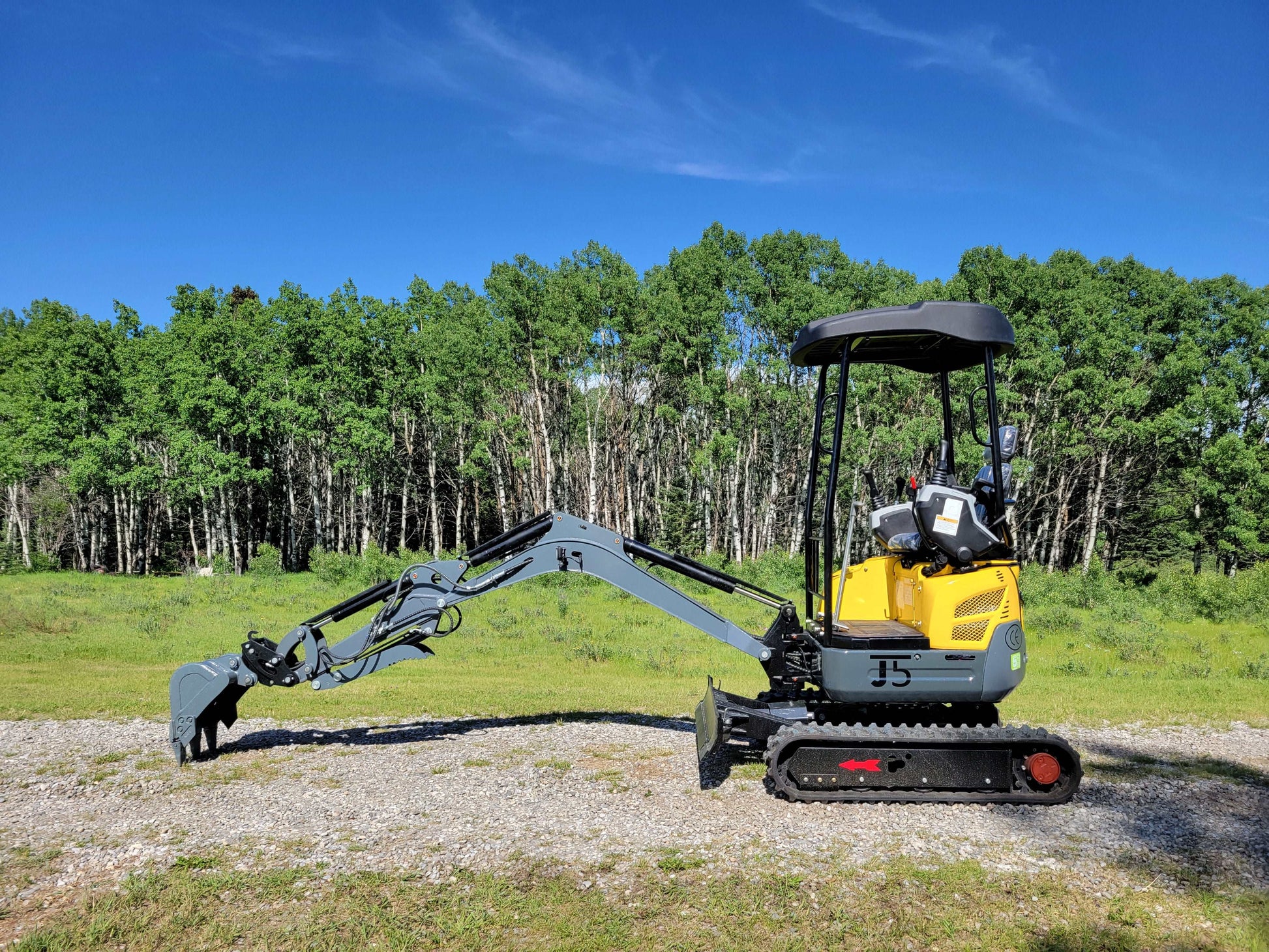 JT5200 mini excavator full side view with arm extended and bucket attachment.
