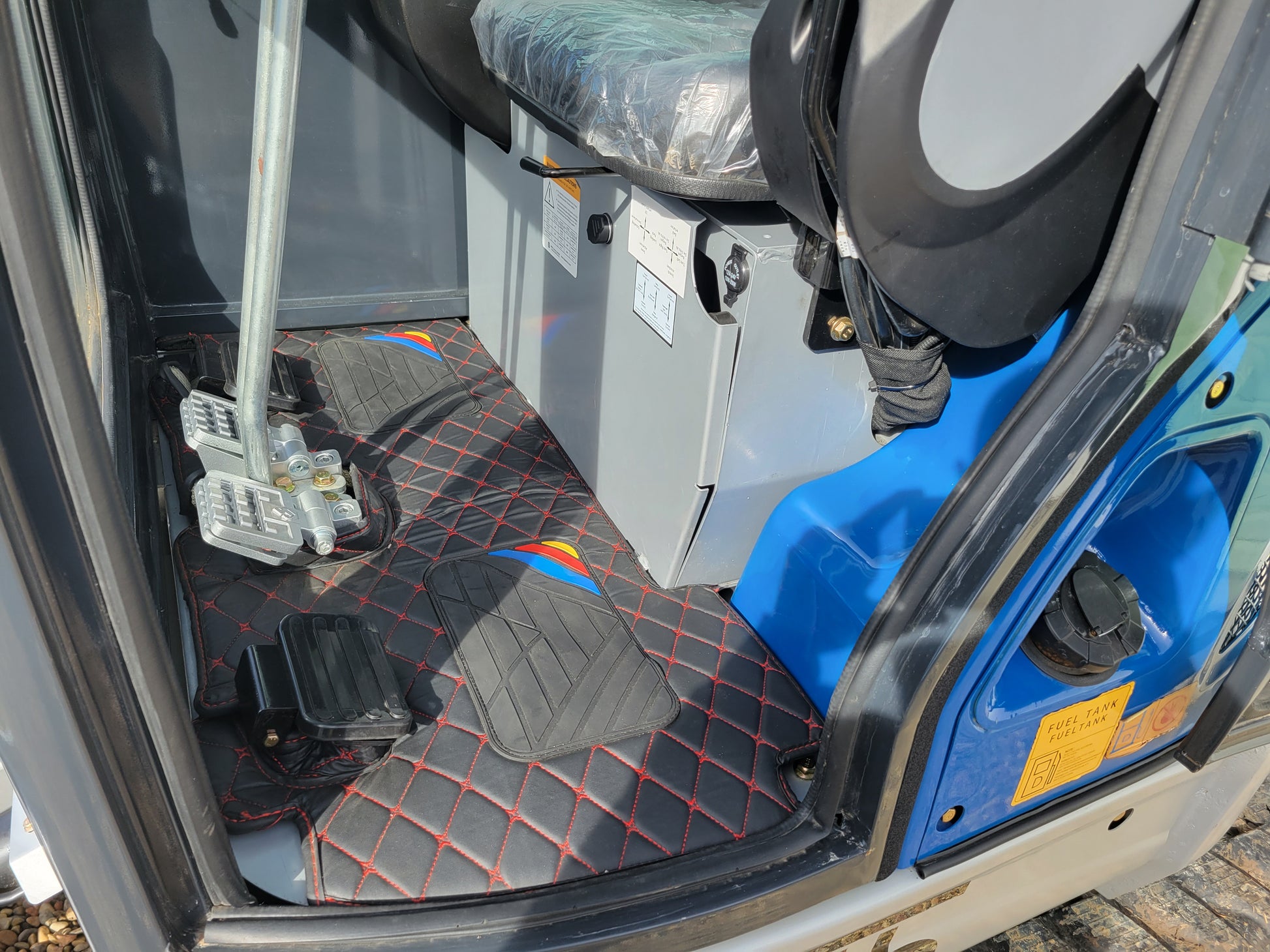 JT5350 3.5 ton mini excavator for sale in Canada JoyT5 floor pedals hydraulic controls and easy access fuel tank for compact construction excavator operators