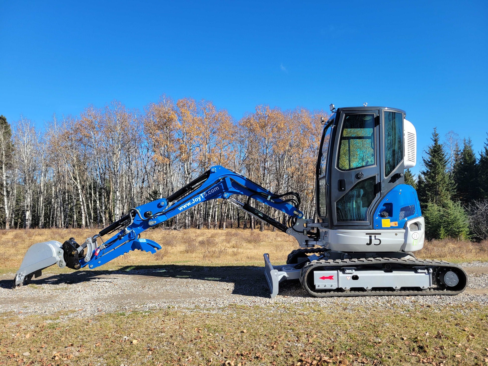 JT5350 3.5 ton mini excavator side view with zero tail swing on gravel site in Canada JoyT5 compact construction excavator with Kubota engine and hydraulic thumb
