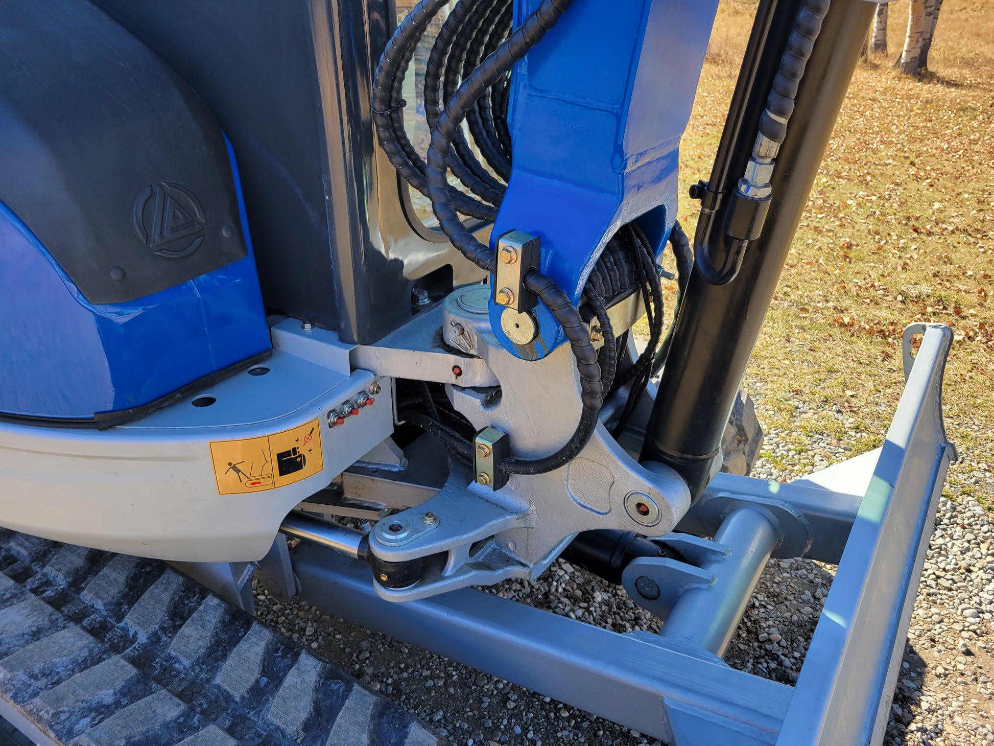 JT5350 3.5 ton mini excavator in Canada with JoyT5 showing side swing boom joint hydraulic hoses and strong blade linkage for construction work