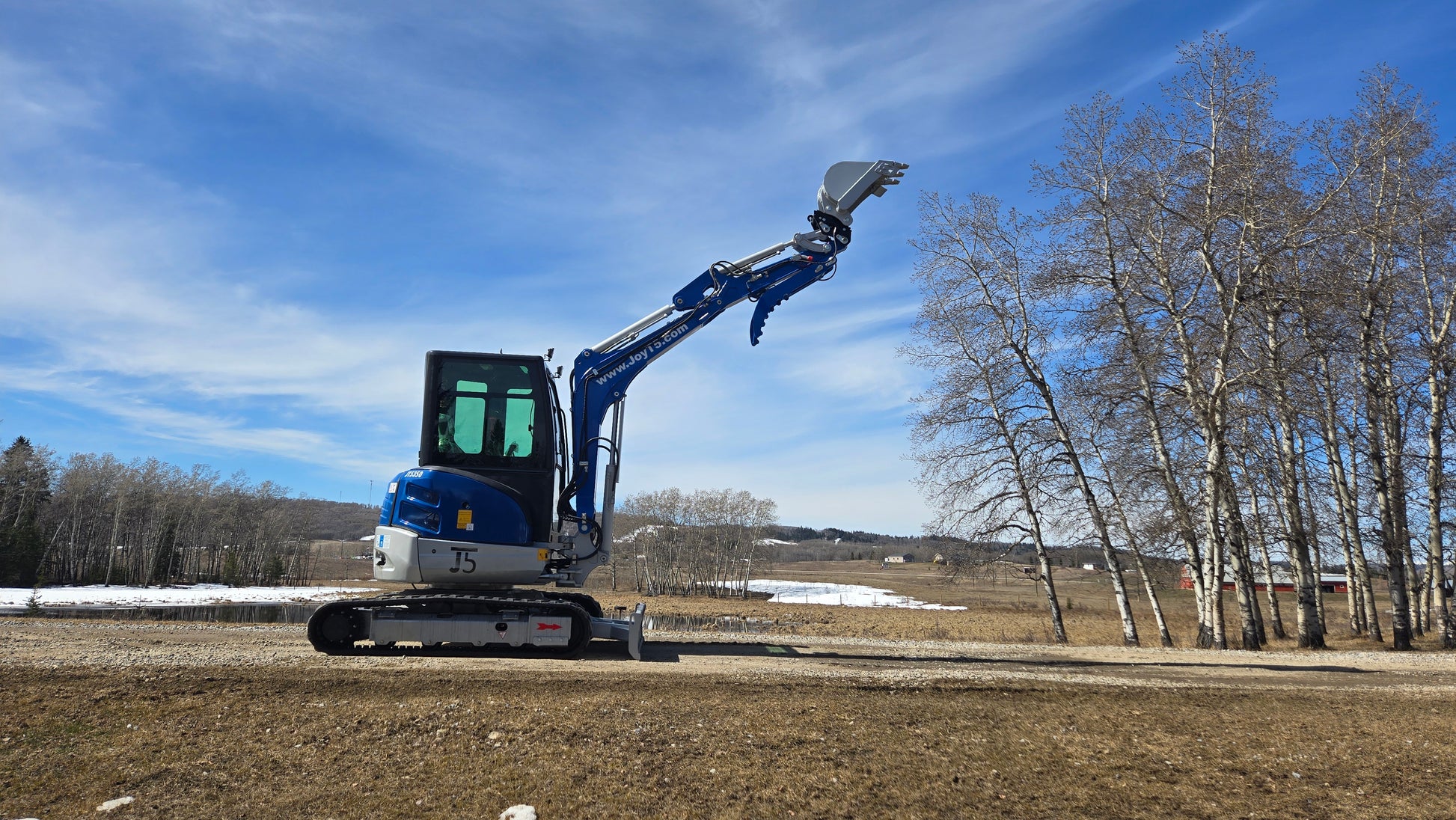 JT5350 3.5 ton mini excavator for sale in Canada lifting bucket on open field used for landscaping and construction projects powered by Kubota engine with JoyT5 dealer support

