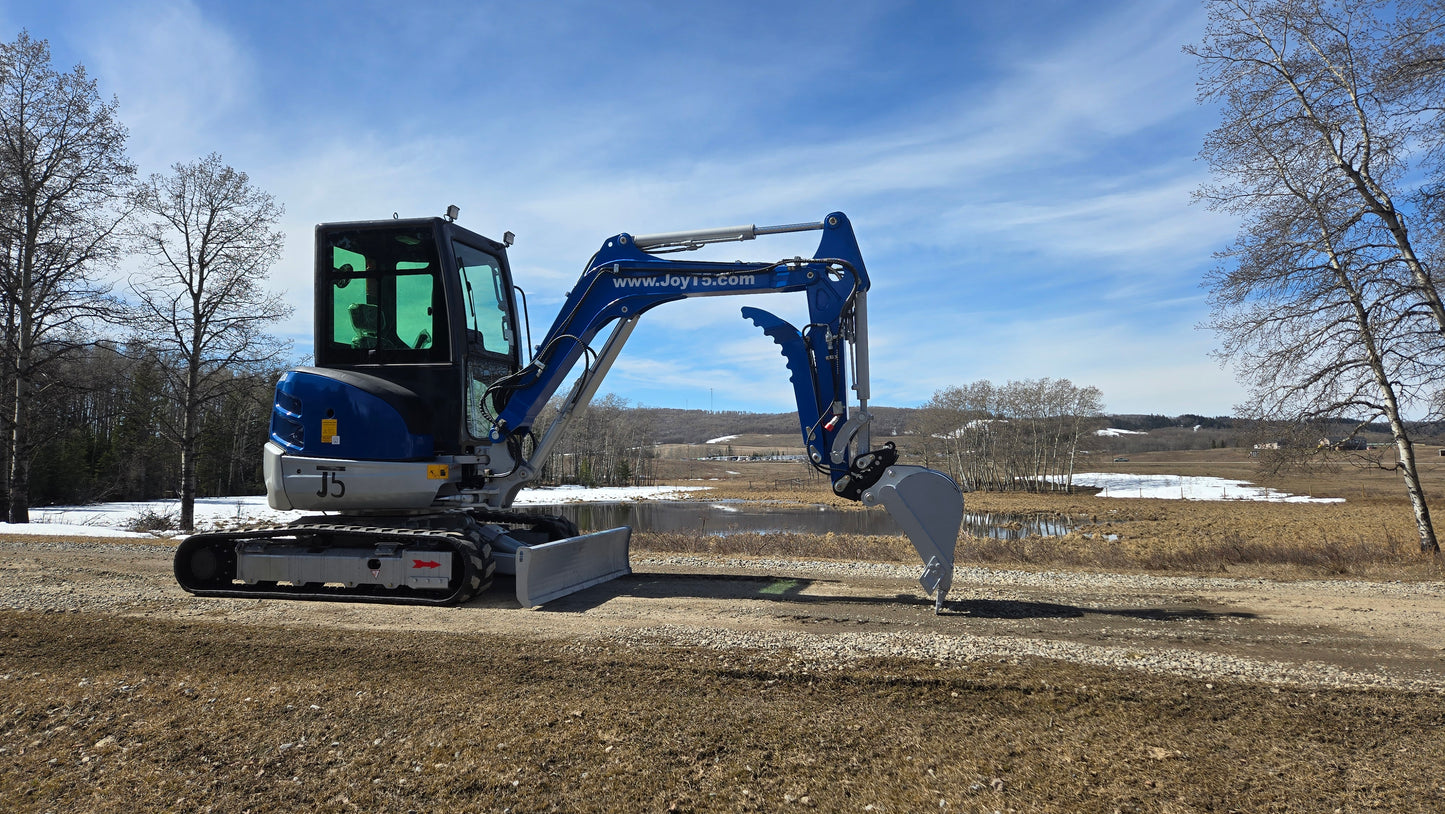 JT5350 3.5 ton mini excavator with Kubota D1703 engine, cab AC, hydraulic thumb, and mechanical quick hitch. Compact excavator for construction, landscaping, and farm use in Canada and USA.