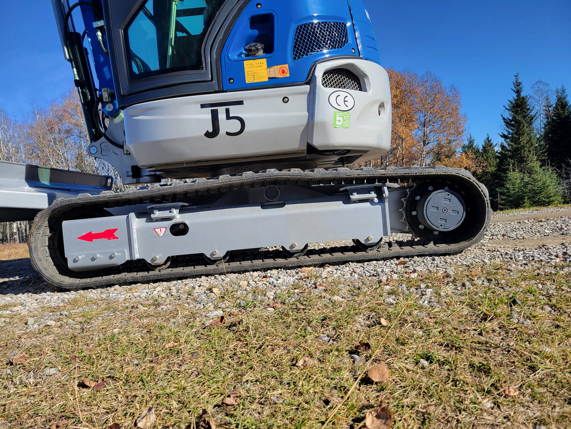 Side view of JT5350 Mini Excavator rubber track and undercarriage system – JoyT5 construction equipment