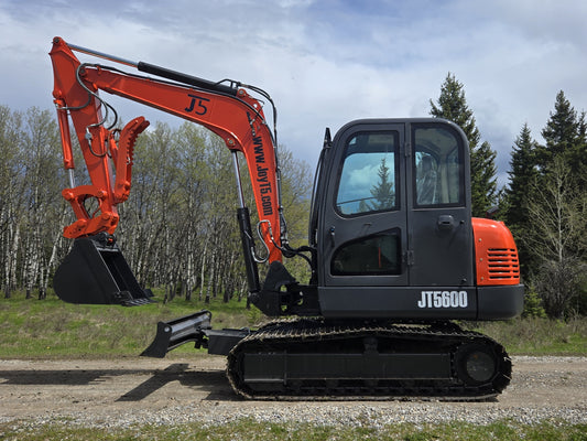 JT5600 6 ton mini excavator for sale by JoyT5 with Yanmar engine, hydraulic quick hitch, side swing boom and full cab AC, heavy duty digger available in USA and Canada