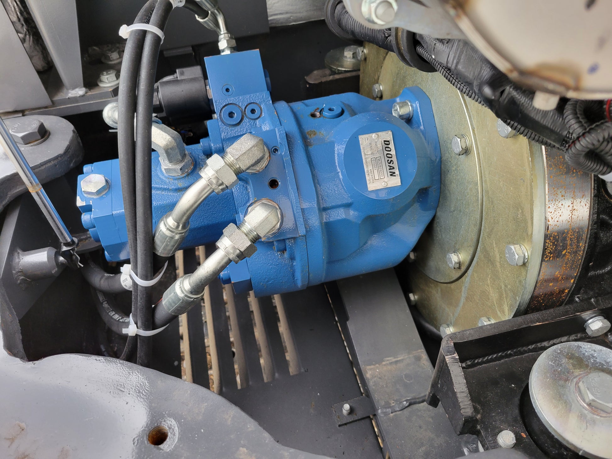 JT5600 6 ton mini excavator for sale in Canada powered by Yanmar engine Doosan hydraulic motor close up compact construction equipment durable power drive system for heavy duty work