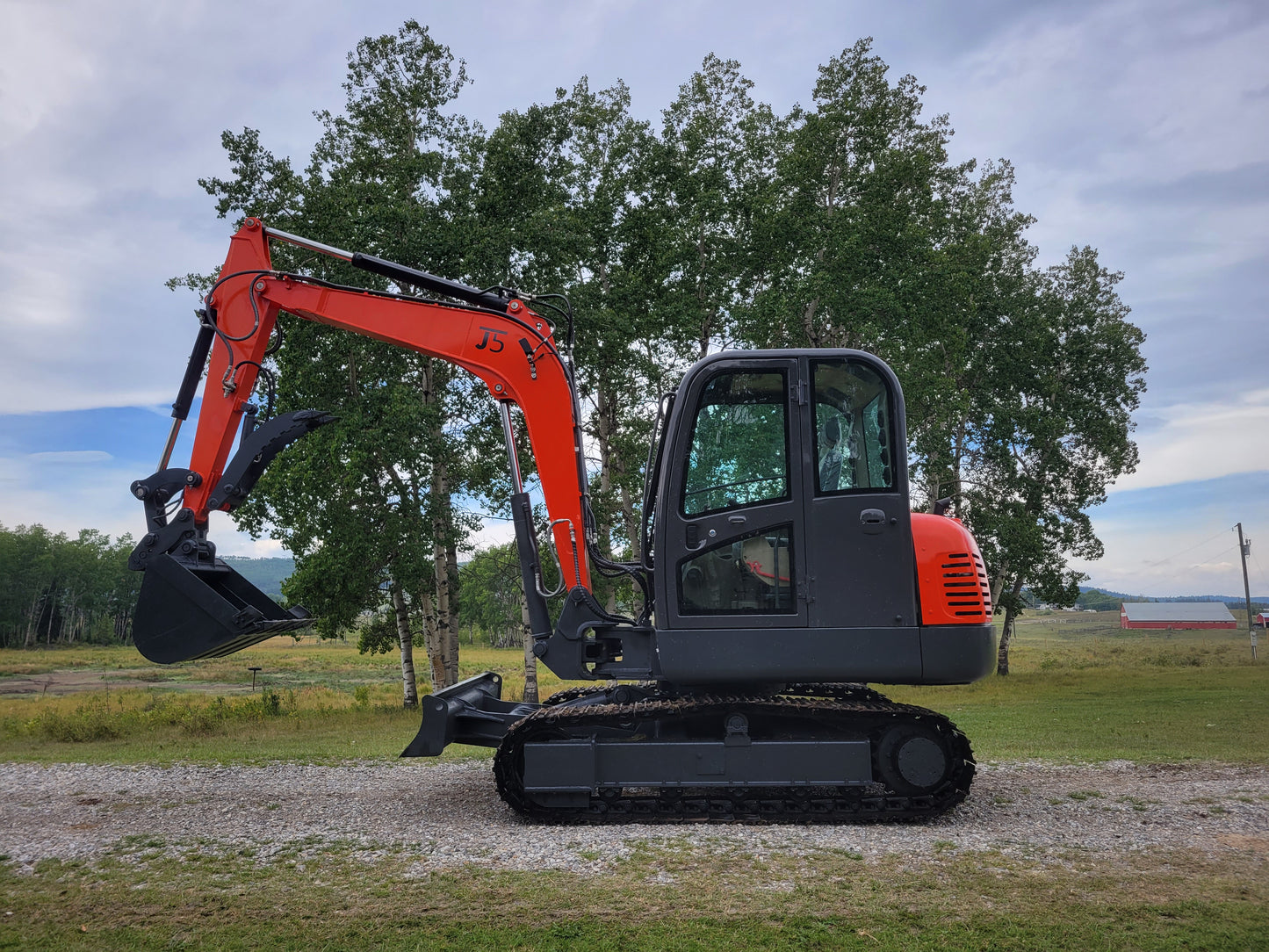 JT5600 6 Ton Mini Excavator side view with hydraulic thumb attachment – JoyT5 compact crawler digger with Yanmar engine, quick hitch, and cab