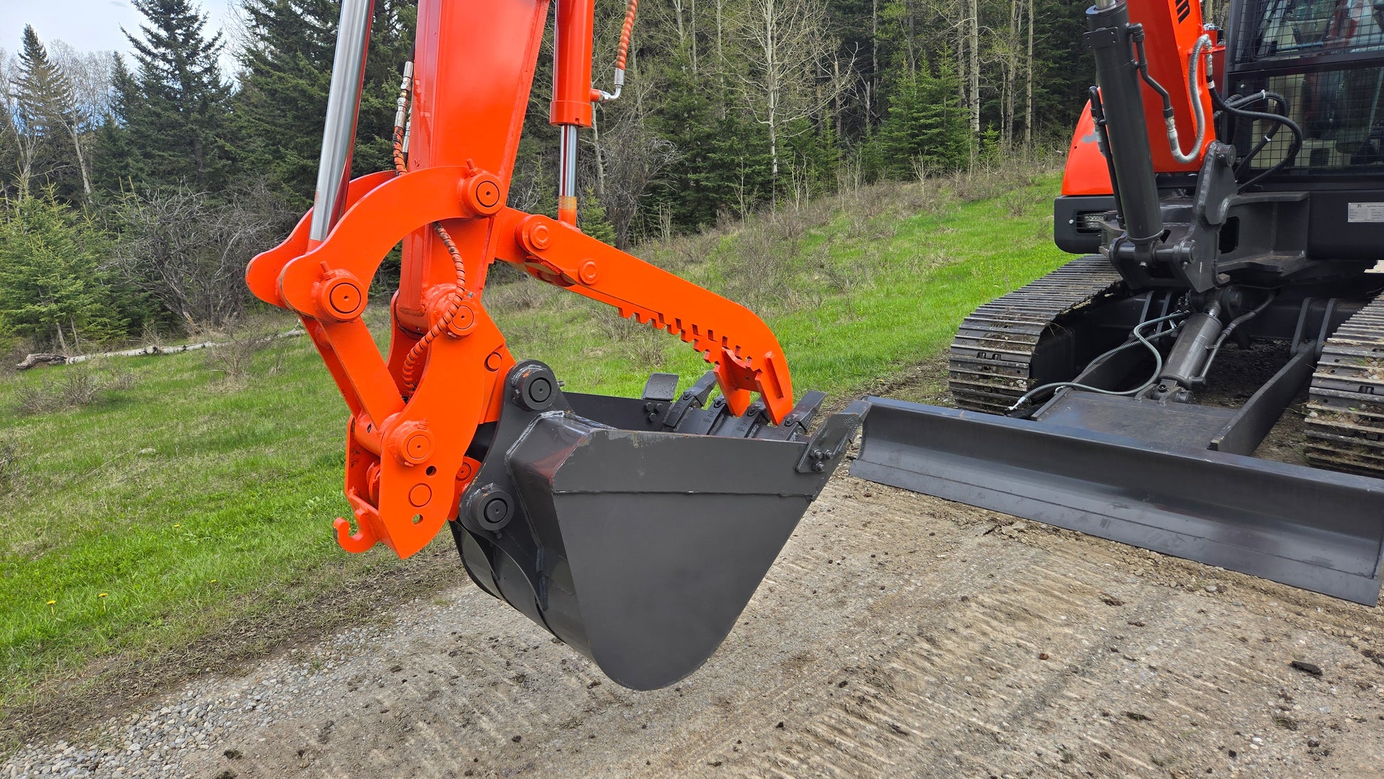 JT5600 6 ton mini excavator hydraulic attachment close up powered by Yanmar engine compact excavator bucket for digging and landscaping construction work in Canada