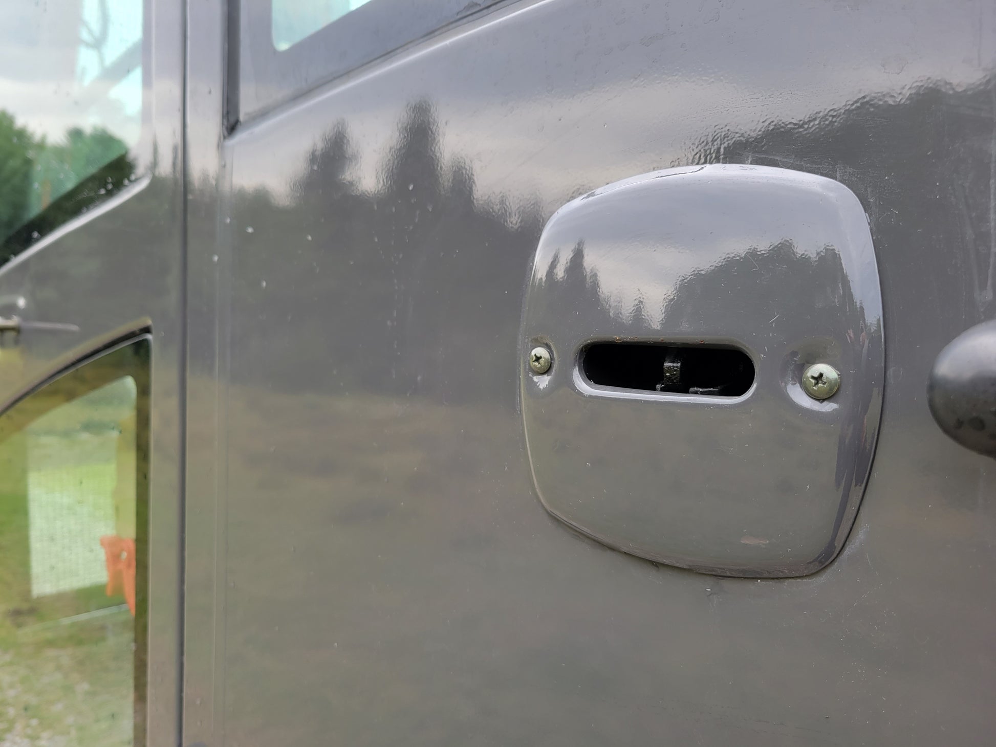 JT5600 6 Ton Mini Excavator  JoyT5 exterior cabin door handle close-up