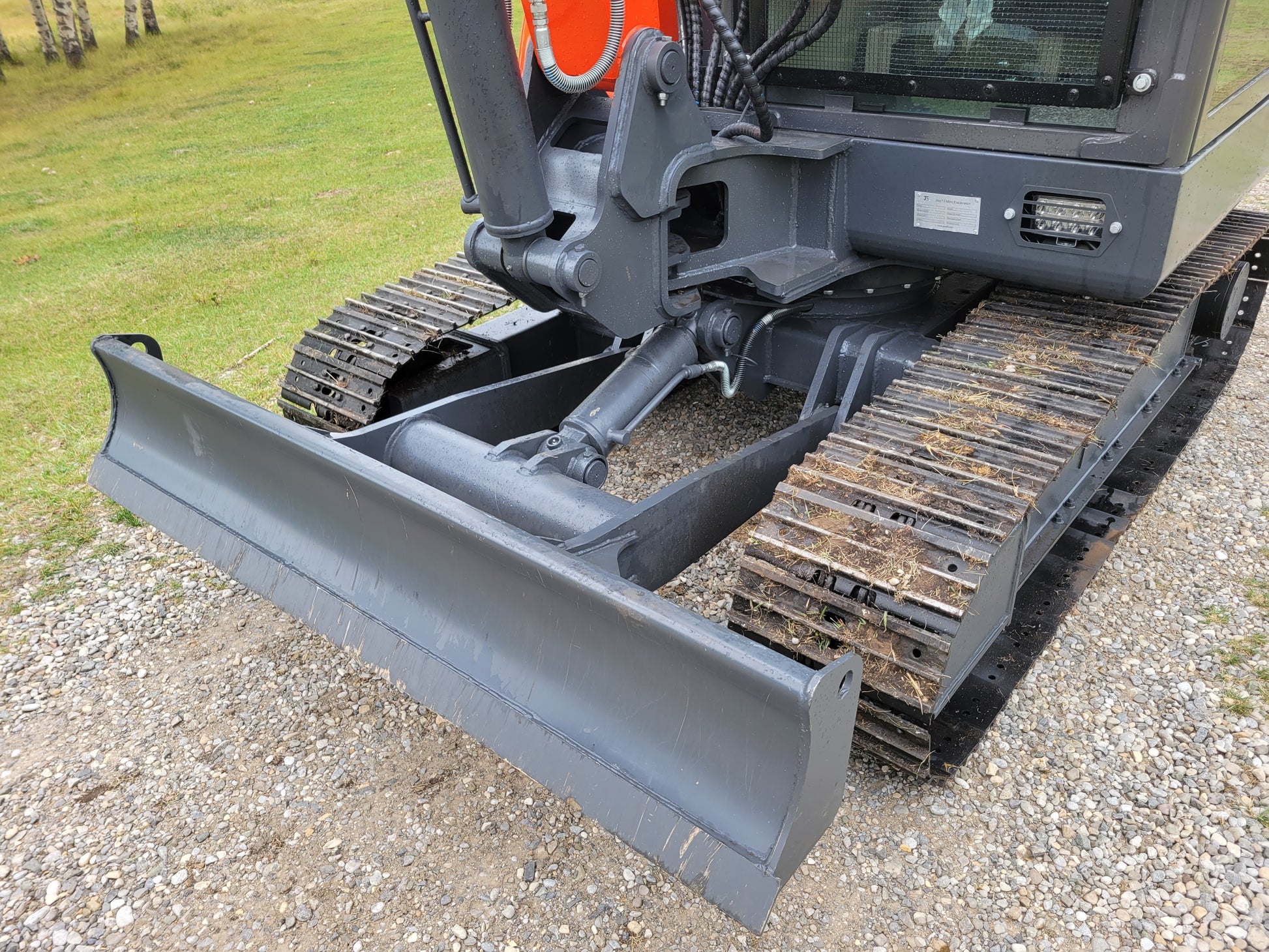 JT5600 6 Ton Mini Excavator – front dozer blade with undercarriage steel tracks on gravel ground