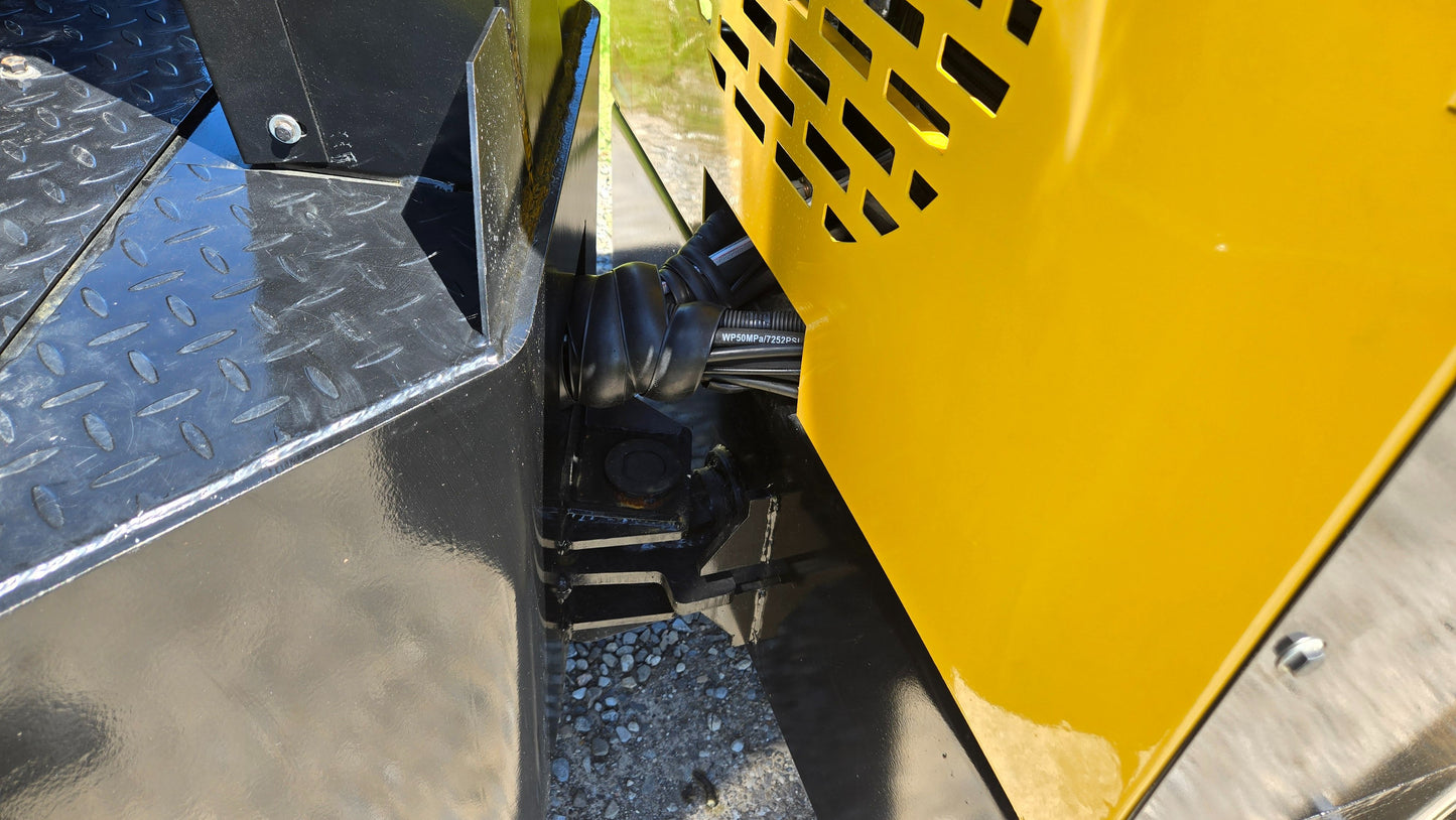 Articulated joint connection between frame sections of JT5DR35 drum roller for smooth steering and maneuvering in road construction and compaction work in Canada