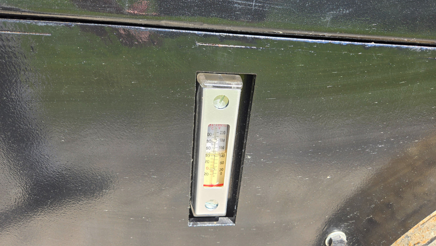 Hydraulic oil level and temperature gauge on JT5DR35 drum roller showing durable construction compactor components for Canadian road construction equipment