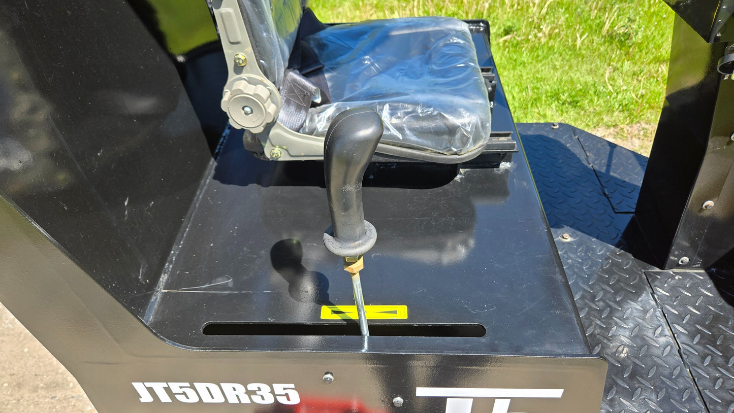 JT5DR35 drum roller operator seat and control lever for comfortable operation of 3 ton compactor in construction and roadwork projects in Canada