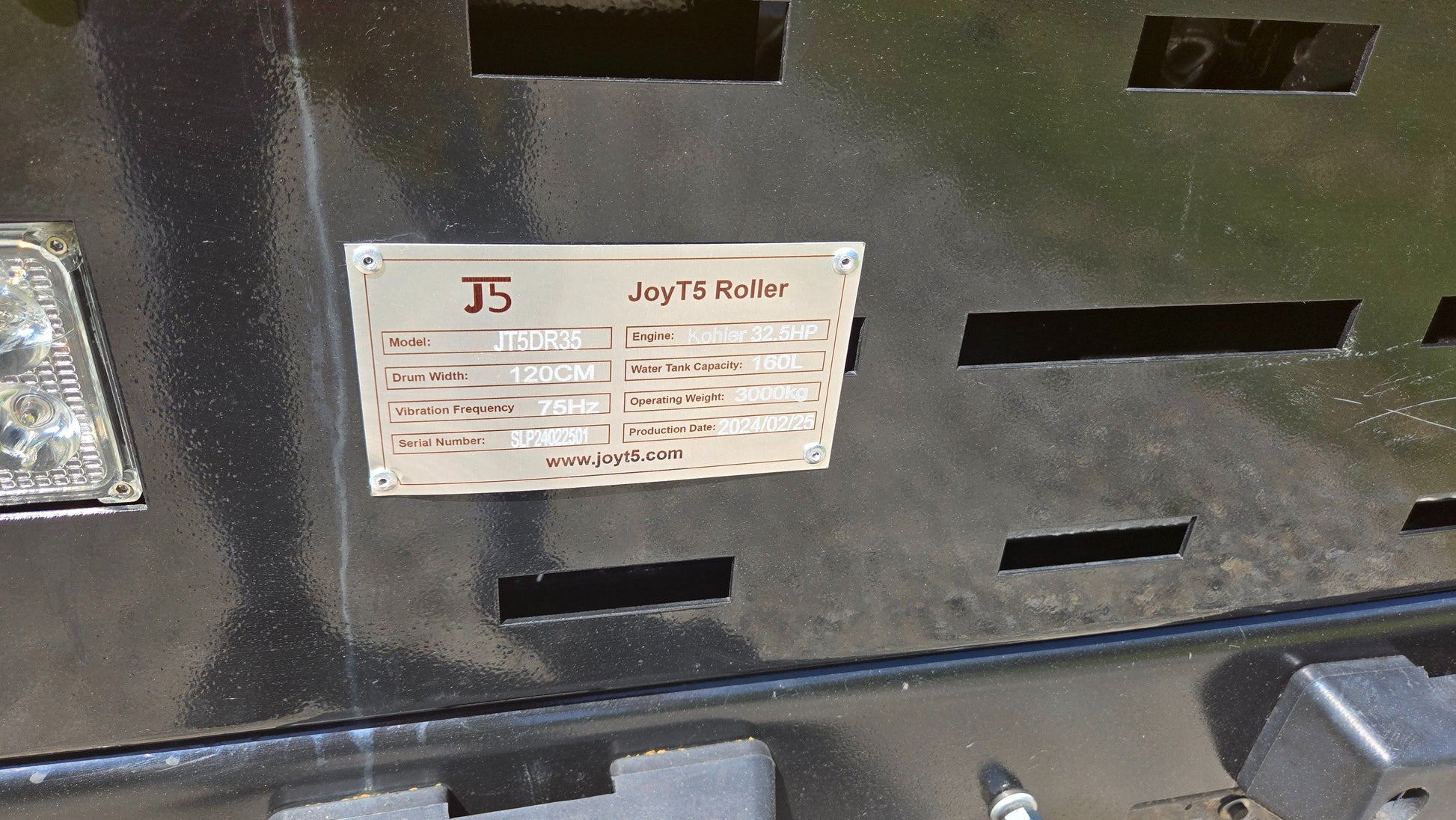 Specification plate of JT5DR35 drum roller showing technical details like engine type drum width and vibration frequency for compact construction equipment in Canada