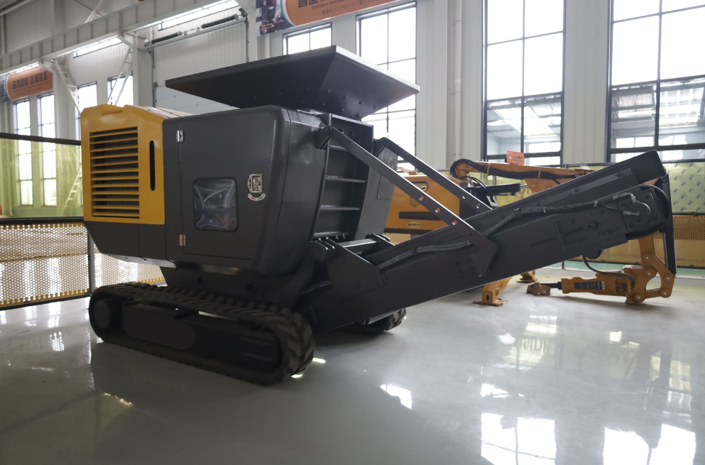 JT5MC4 Mini Mobile Crusher for Sale | JoyT5 Compact Crusher – Angled Back View of Small Portable Tracked Crusher for Construction, Demolition and Recycling in Canada and North America