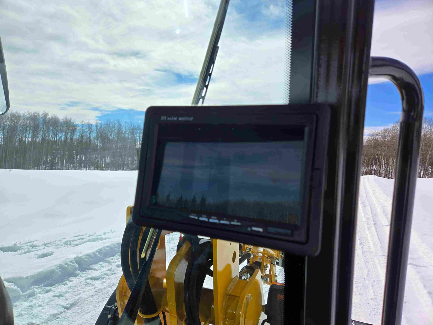 JT5WL1000 Compact Wheel Loader 1 Ton 2200 lbs for Sale Canada cabin interior monitor display screen.