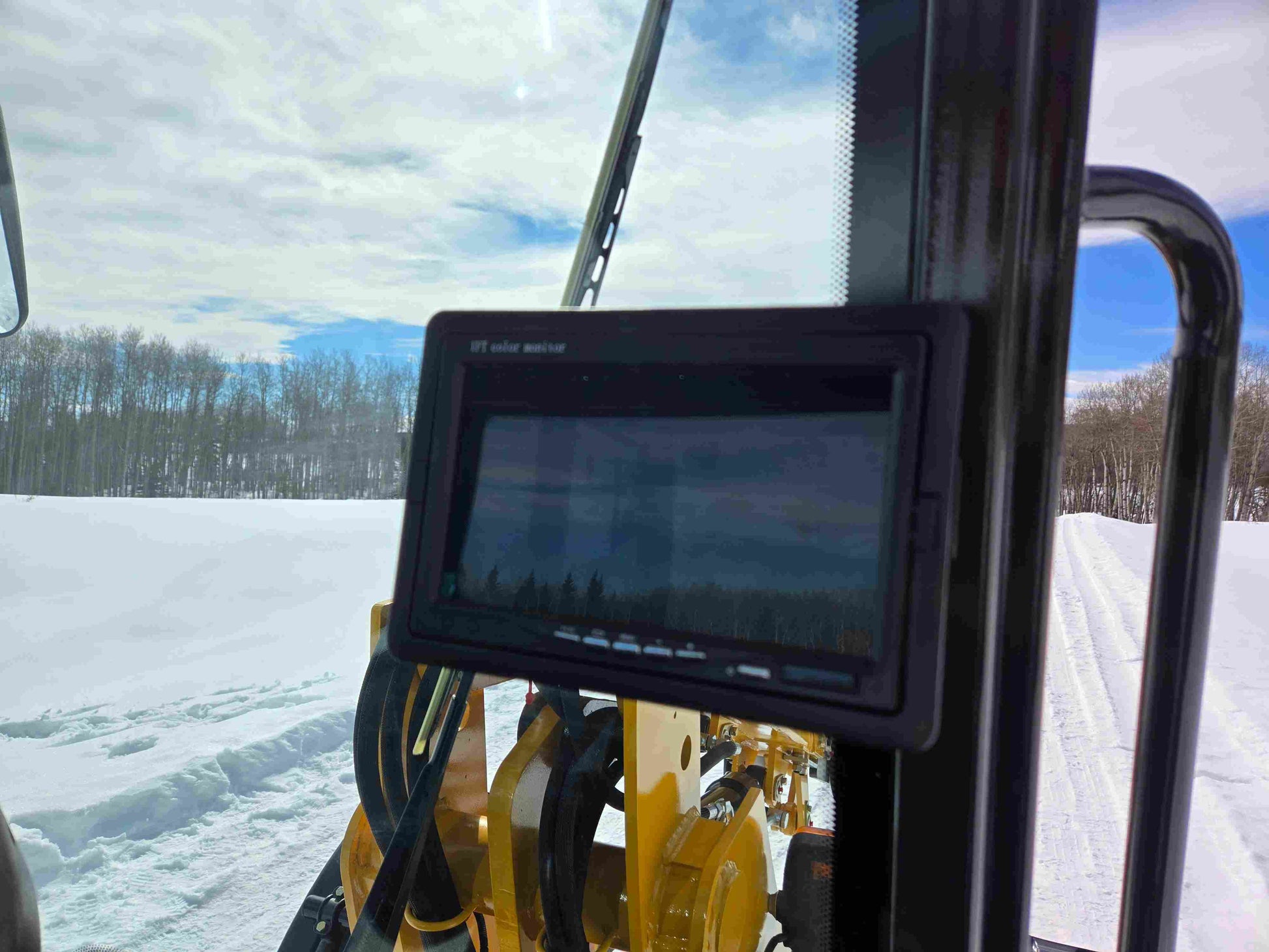 JT5WL1000 Compact Wheel Loader 1 Ton 2200 lbs for Sale Canada cabin interior monitor display screen.