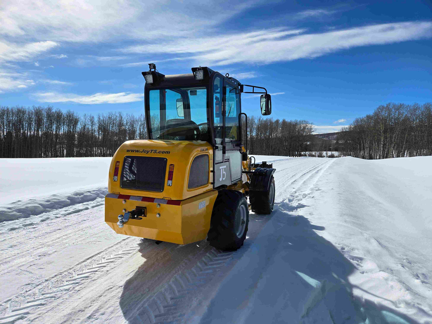 JT5WL1000 compact wheel loader rear view on snowy road in Canada for farm construction and landscaping use