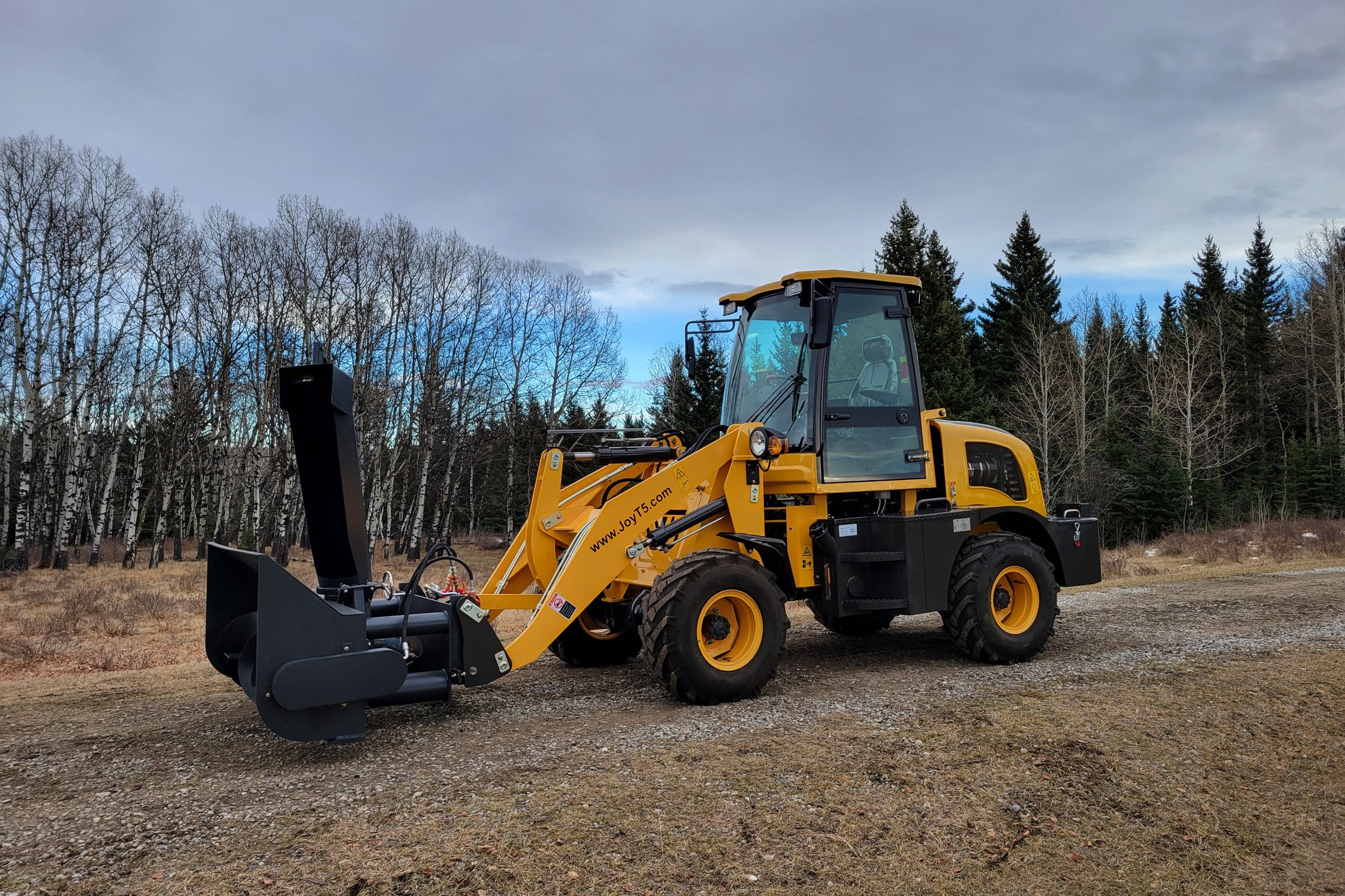 JT5WL1200 compact wheel loader 1.2 ton 2650 lbs for sale in Canada, yellow mini wheel loader with snow blower attachment, durable farm and construction equipment.