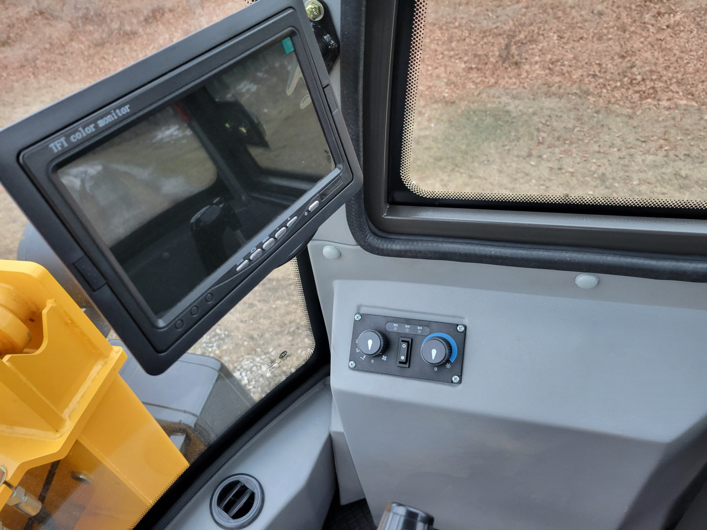 JT5WL1200 wheel loader cabin view showing TFT color monitor and air conditioning control panel