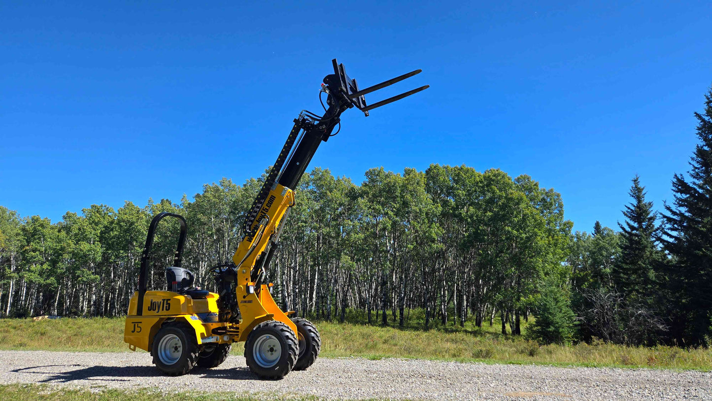 JT5WL800 compact wheel loader 800kg 1750 lbs with fork attachment for sale in Canada – ideal for farming, landscaping, and construction projects