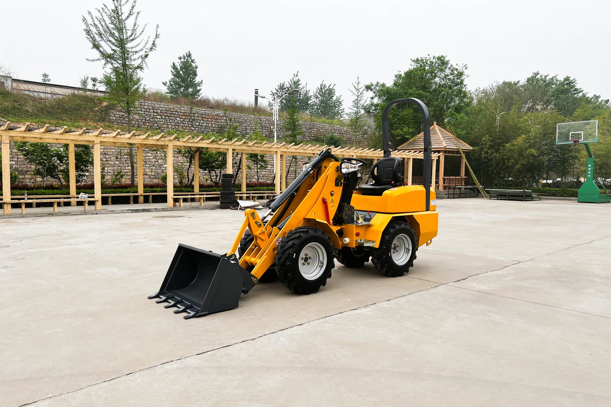 JT5WL800 compact wheel loader 800kg shown outdoors on a construction yard in Canada for landscaping and farm use