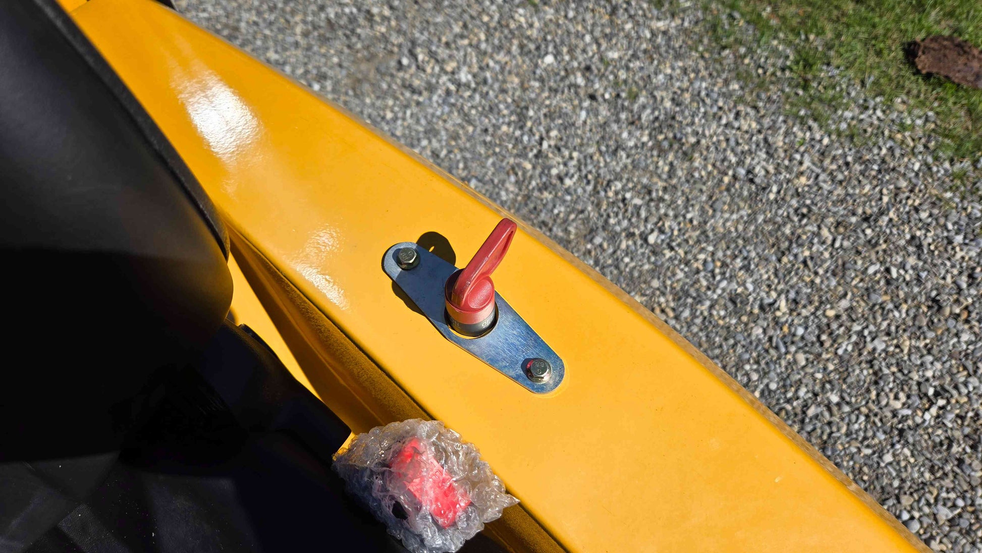 Emergency power disconnect switch placed beside the operator seat on the JT5WL800 compact wheel loader used for safe operation in farm landscaping and construction work across Canada