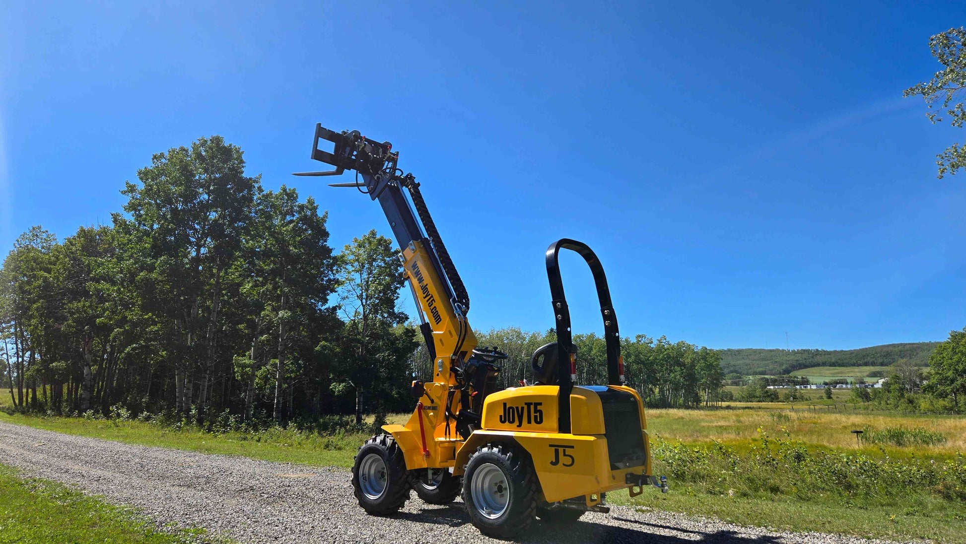 JT5WL800 compact wheel loader lifting with forklift reach attachment for farming construction and landscaping work in Canada

