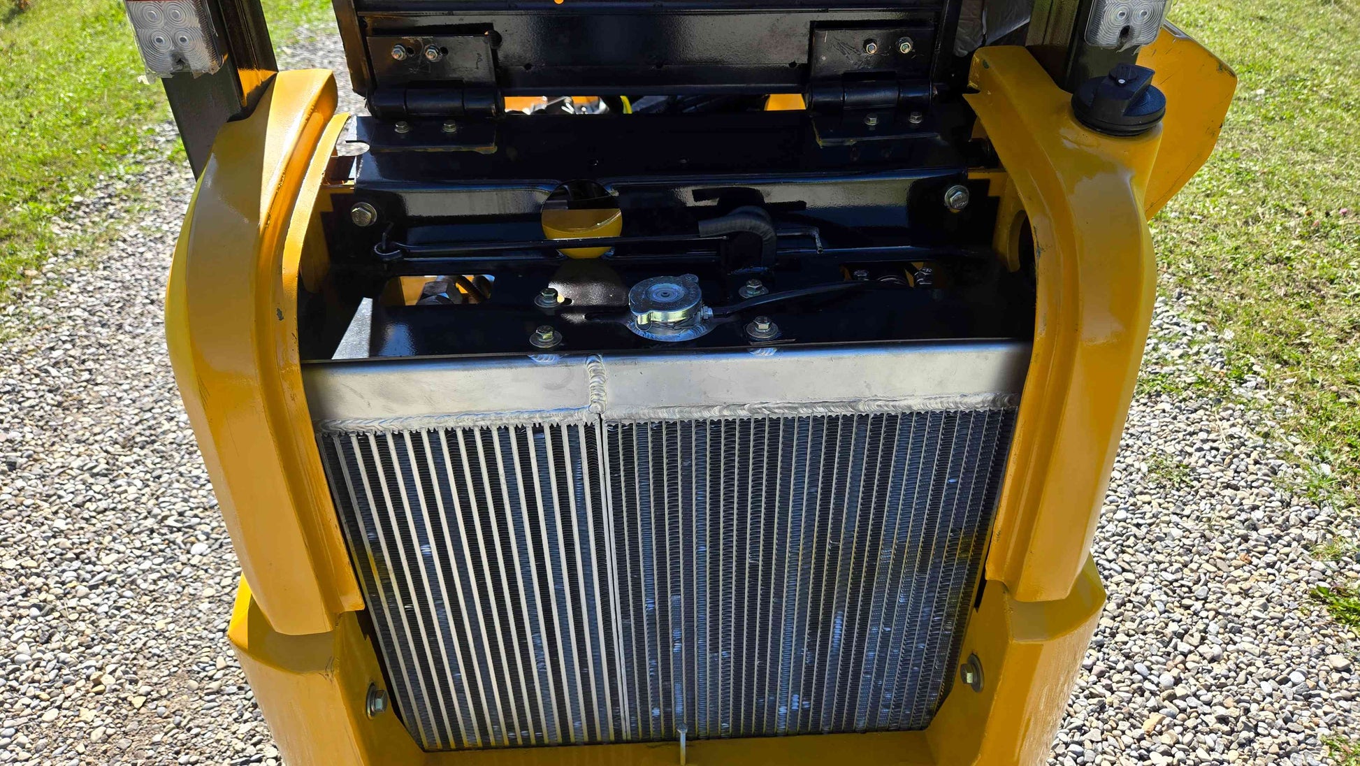 Radiator and cooling system of the JT5WL800 compact wheel loader showing durable build for construction and farm use in Canada