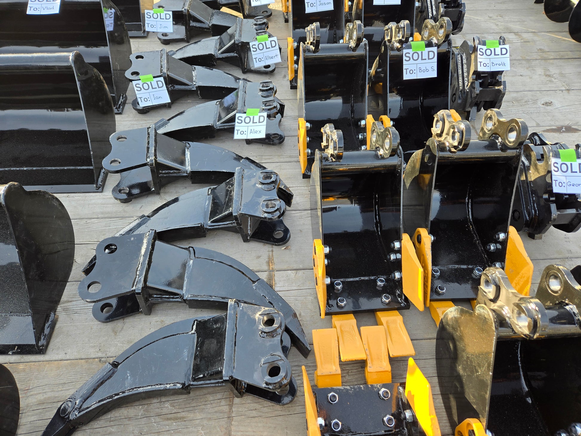 Mini excavator buckets and rippers with 90x92x25mm mount pattern for Agrotk and FF Industrial in Canada used for compact excavation and construction attachments

