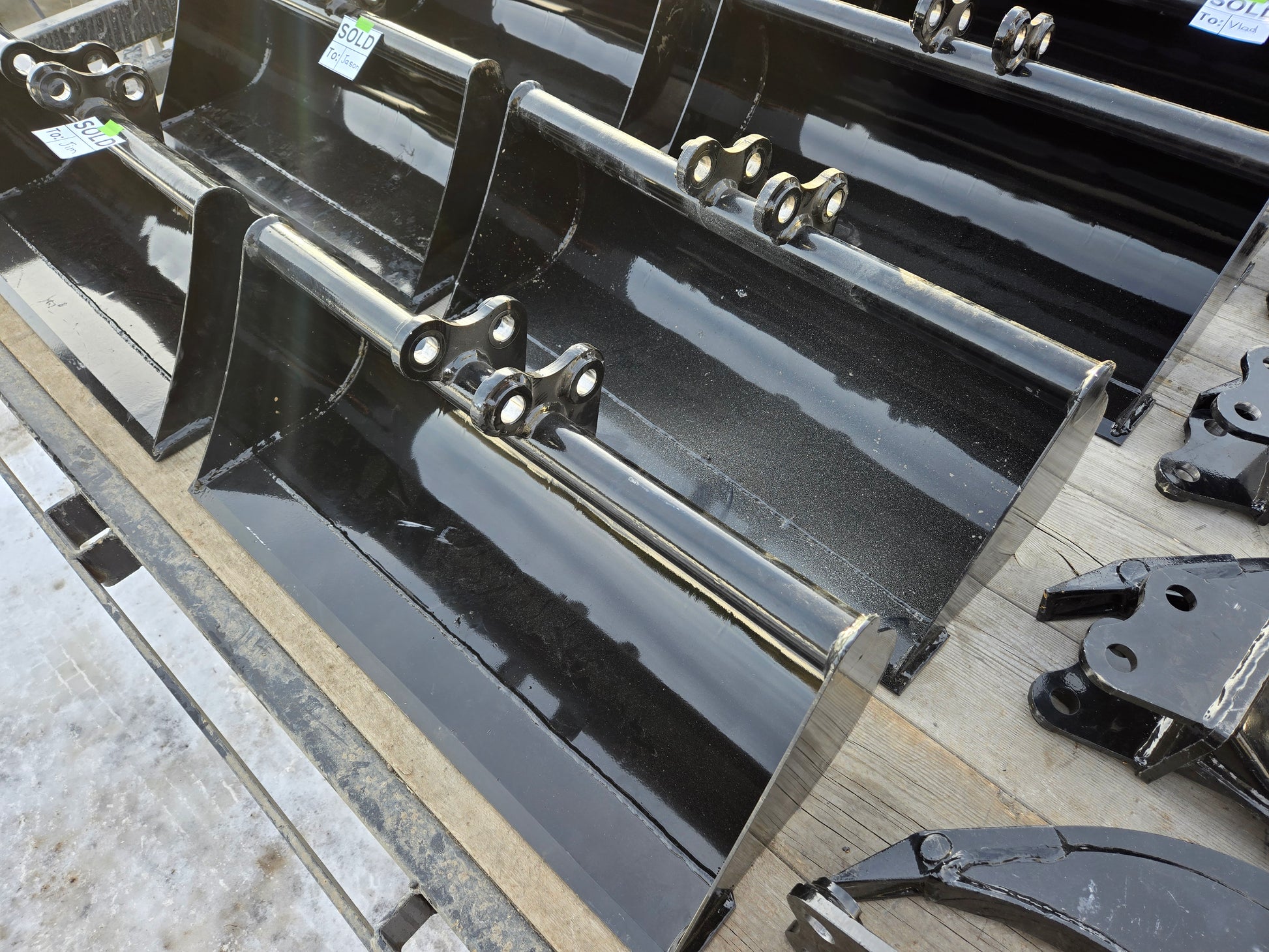 Mini excavator digging buckets with 90x92x25mm mount pattern compatible with Agrotk and FF Industrial attachments in Canada used for compact construction and landscaping