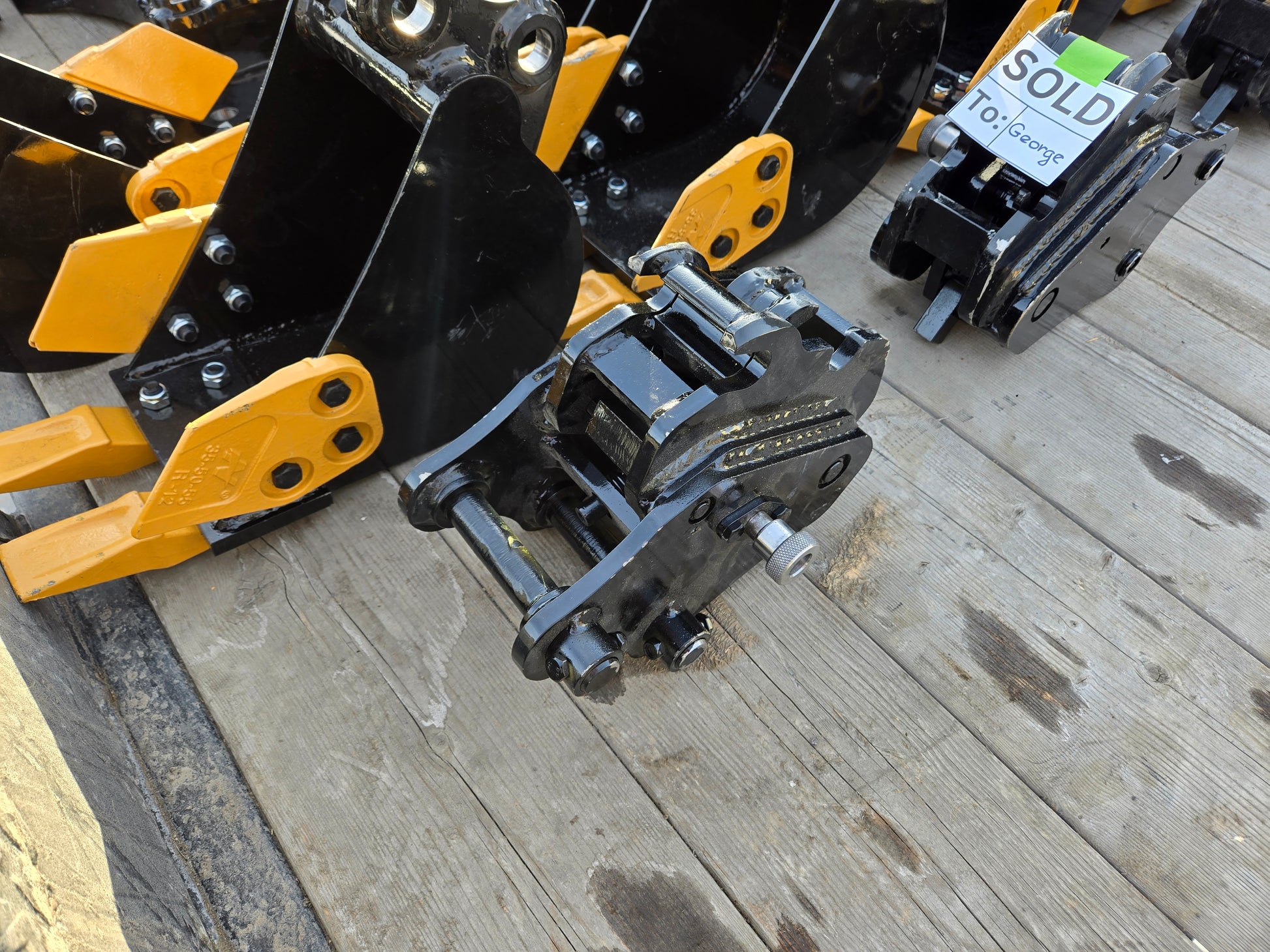 Mini excavator quick hitch attachment with 90x92x25mm mount pattern made for Agrotk and FF Industrial in Canada used for connecting buckets and compact attachments easily


