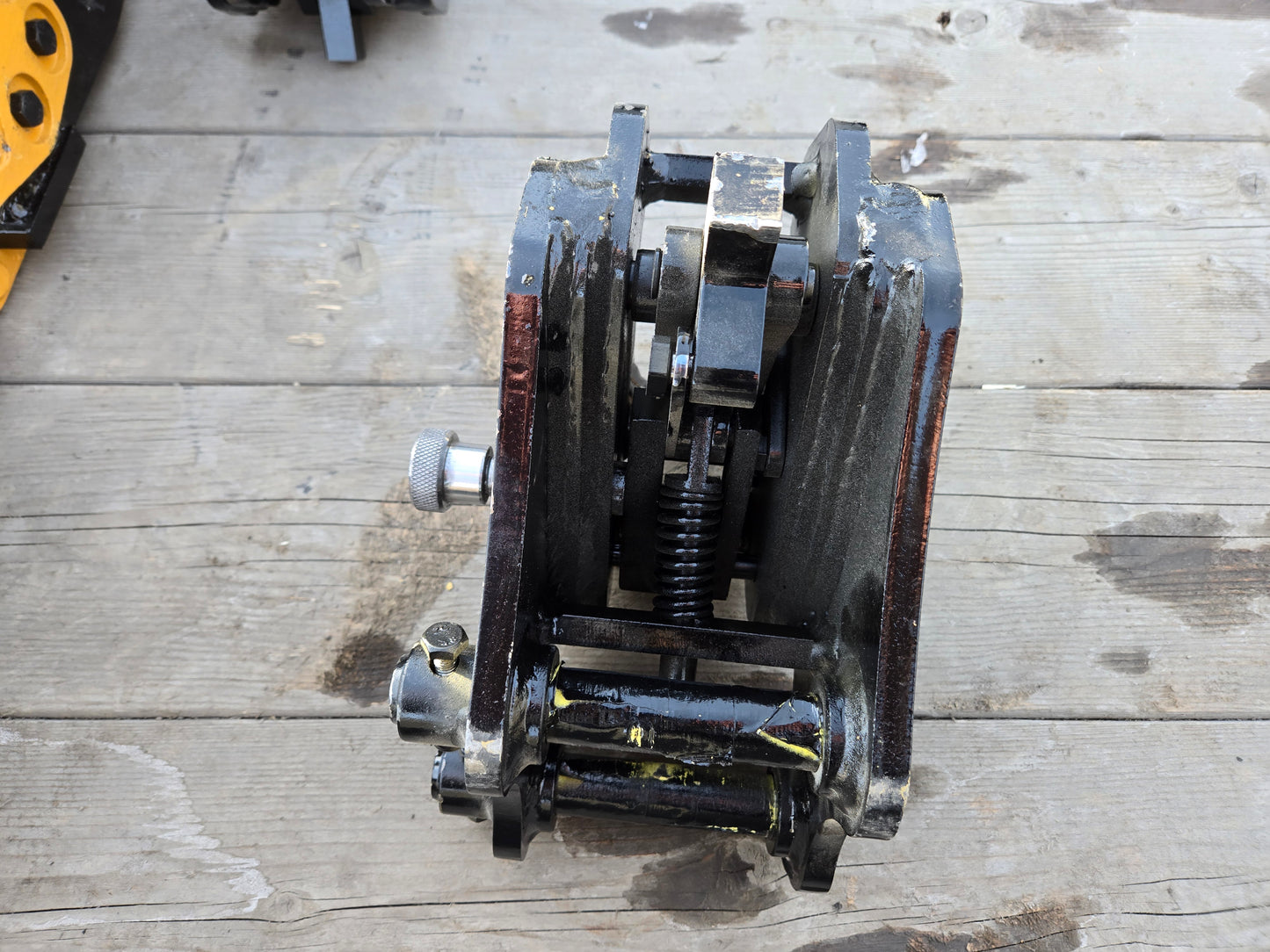 Mini excavator quick hitch coupler with 90x92x25mm mount pattern designed for Agrotk and FF Industrial in Canada used for connecting buckets and compact attachments efficiently



