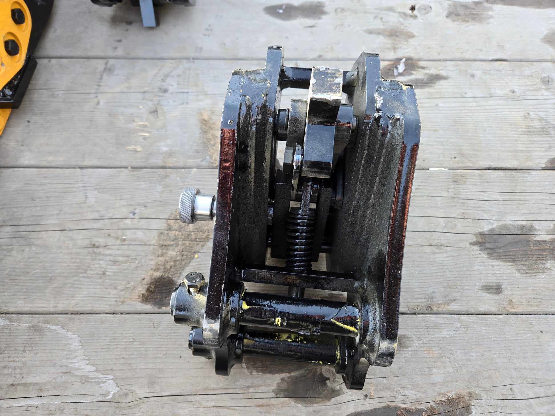 Mini excavator quick hitch coupler with 90x92x25mm mount pattern designed for Agrotk and FF Industrial in Canada used for connecting buckets and compact attachments efficiently



