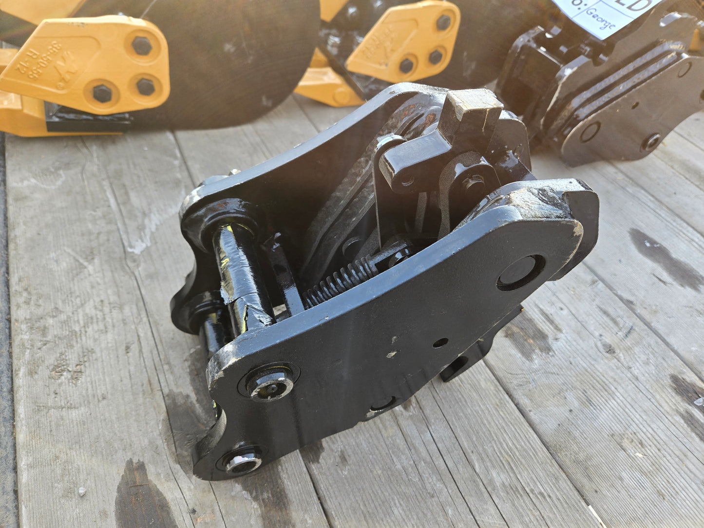 Mini excavator quick hitch coupler for Agrotk and FF Industrial in Canada built with 90x92x25mm mount pattern for fast bucket and attachment connection in compact excavators

