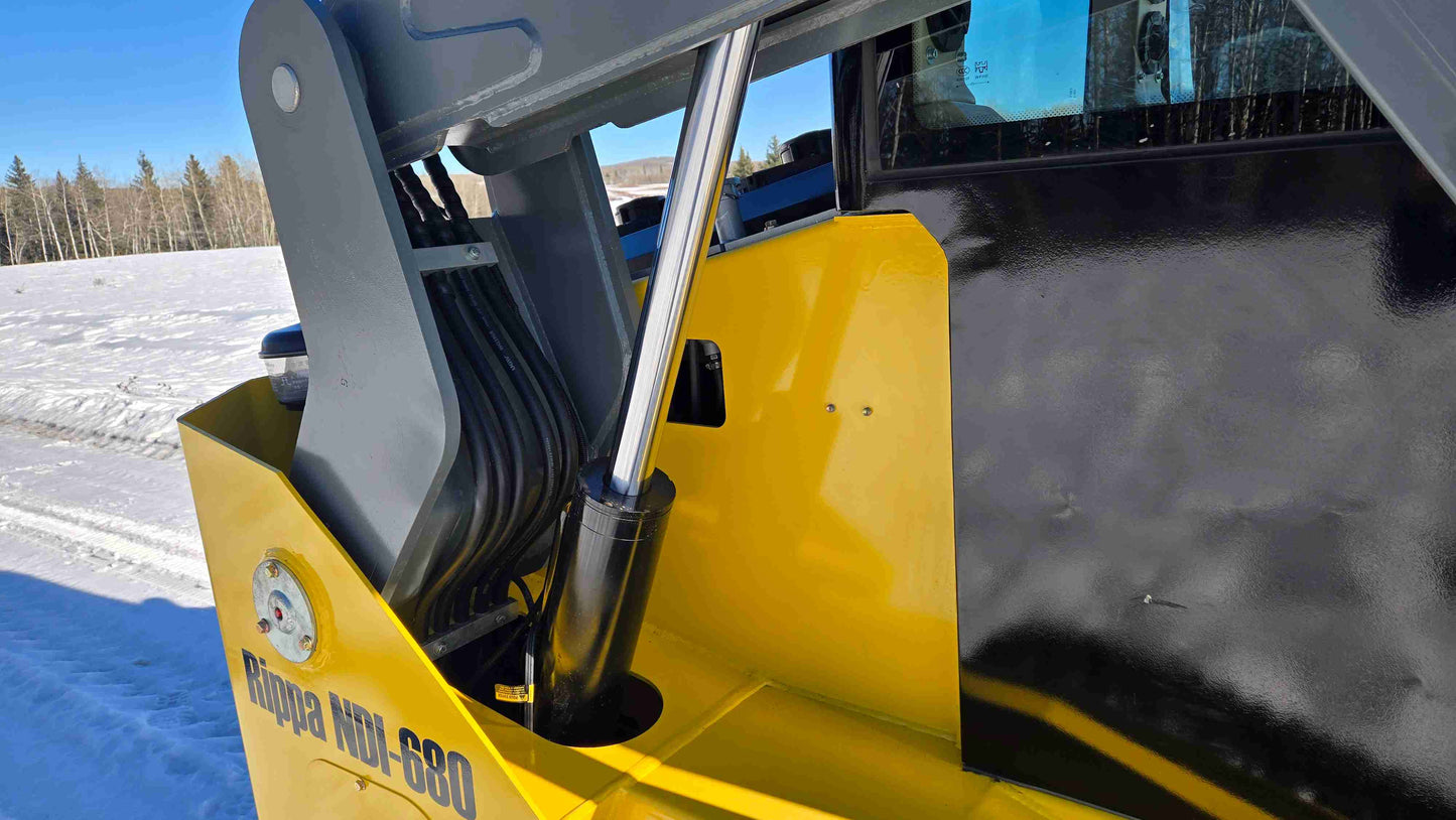 Close-up of the hydraulic lift cylinder and hose connections on the Rippa NDI680 skid steer loader for lifting operations| JoyT5