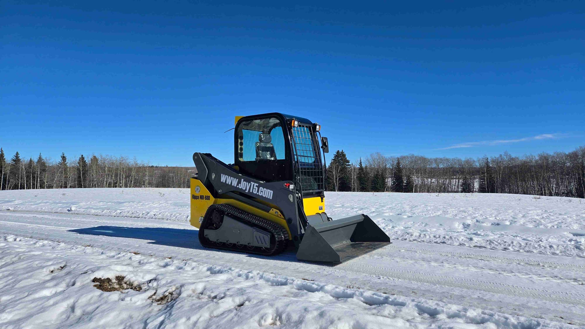 Rippa NDI680 skid steer loader 74 HP compact skid steer right side view in Canada, heavy duty skid steer for construction Alberta | JoyT5