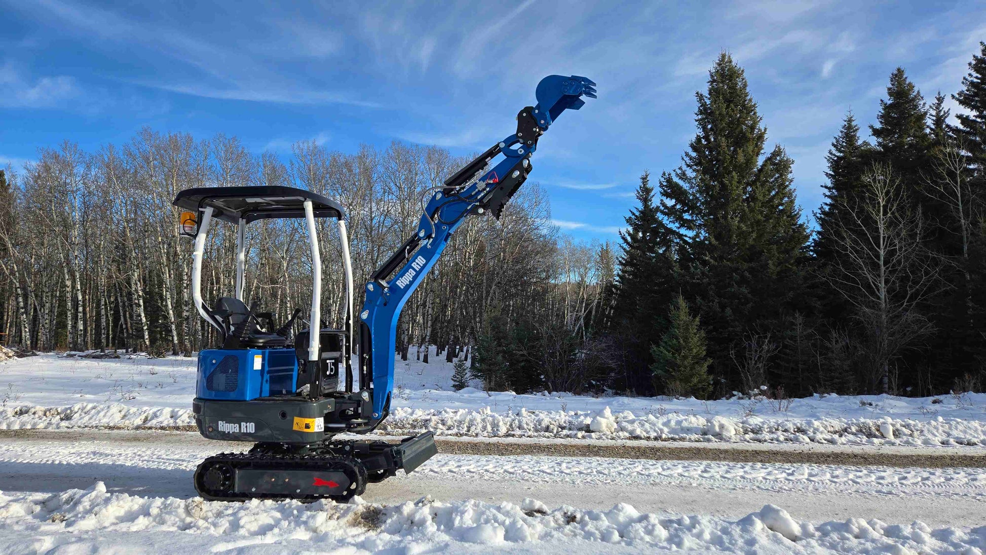 Rippa R10 one ton mini excavator in Canada from JoyT5 working in a snowy open field for landscaping and small construction projects with compact excavator performance