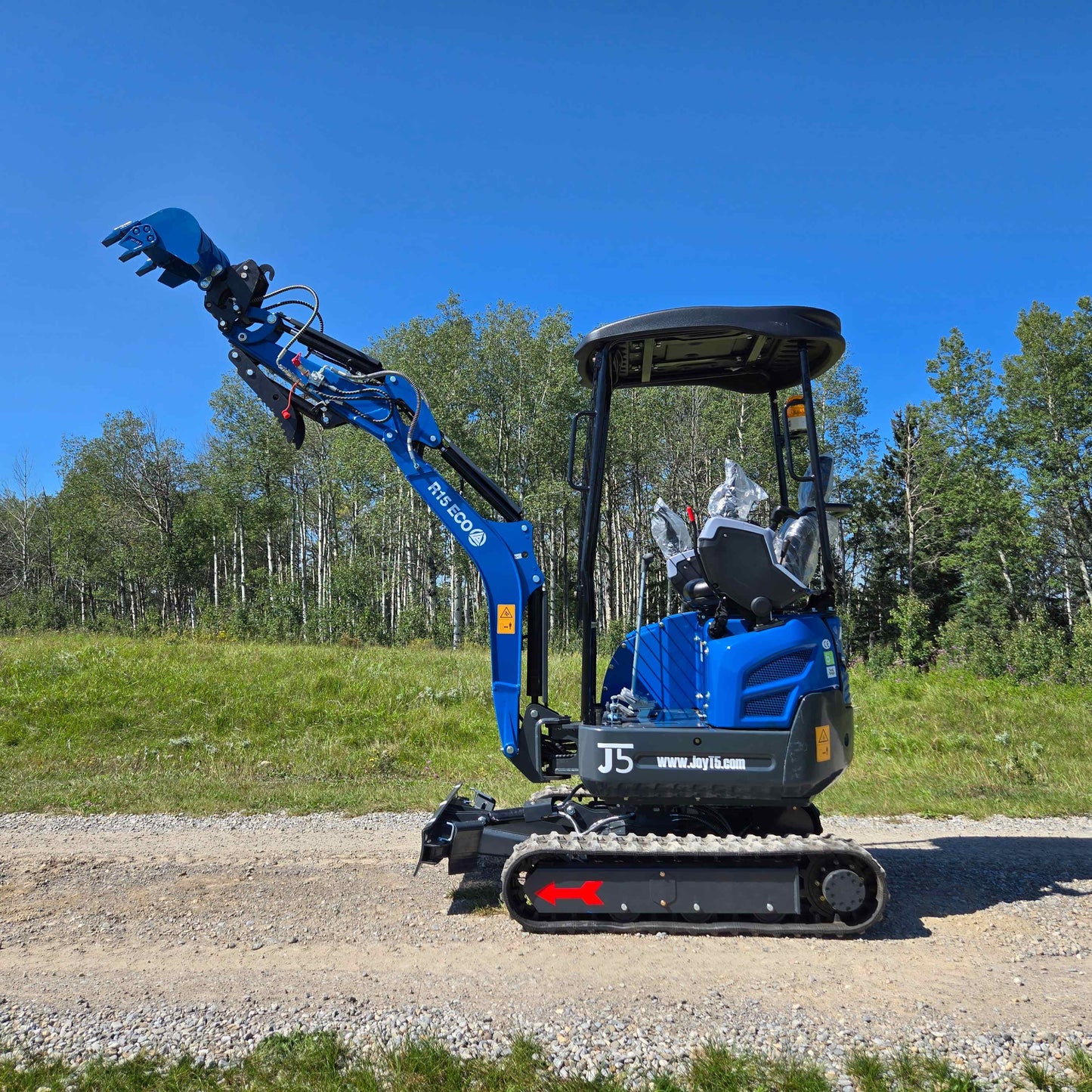 Rippa R15 1.5 ton mini excavator for sale in Canada by JoyT5 compact digging machine side view for landscaping and construction