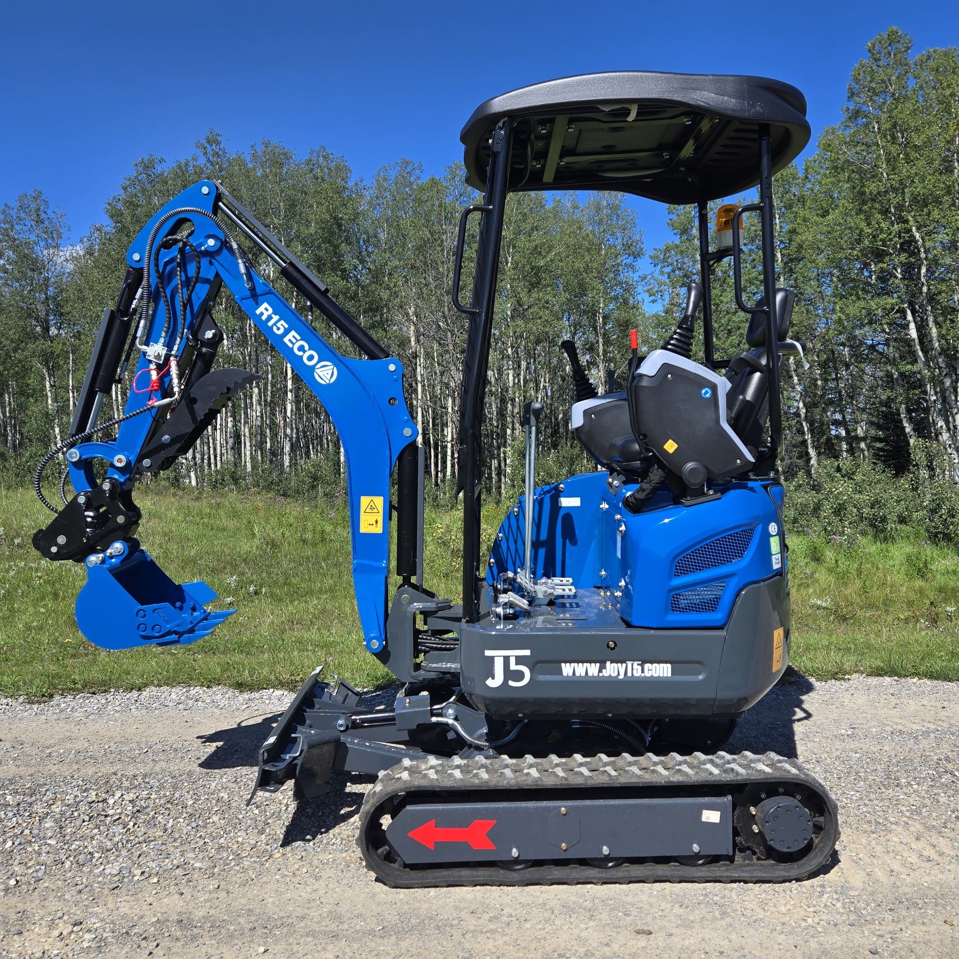 Rippa R15 1.5 Ton Mini Excavator for Sale in Canada small excavator for construction and landscaping in Canada with Kubota D722 engine and compact design
