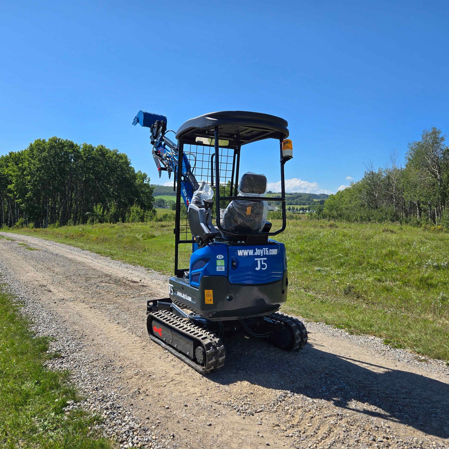 Rippa R15 mini excavator rear angle view Canada, JoyT5 J5 compact 1.5 ton small construction excavator with Kubota engine for digging and landscaping equipment