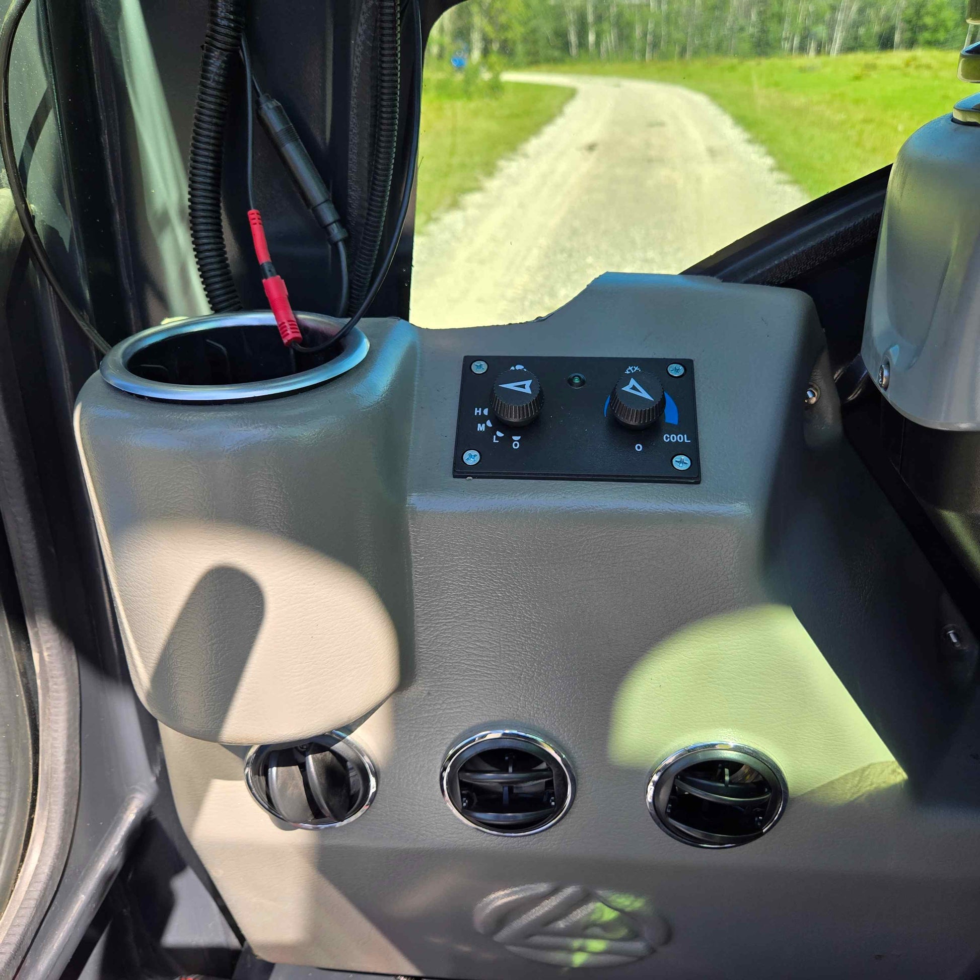 Dashboard and air control panel of Rippa R22 mini excavator – 2 ton compact excavator for sale in Canada with operator-friendly cabin design and Yanmar engine performance.

