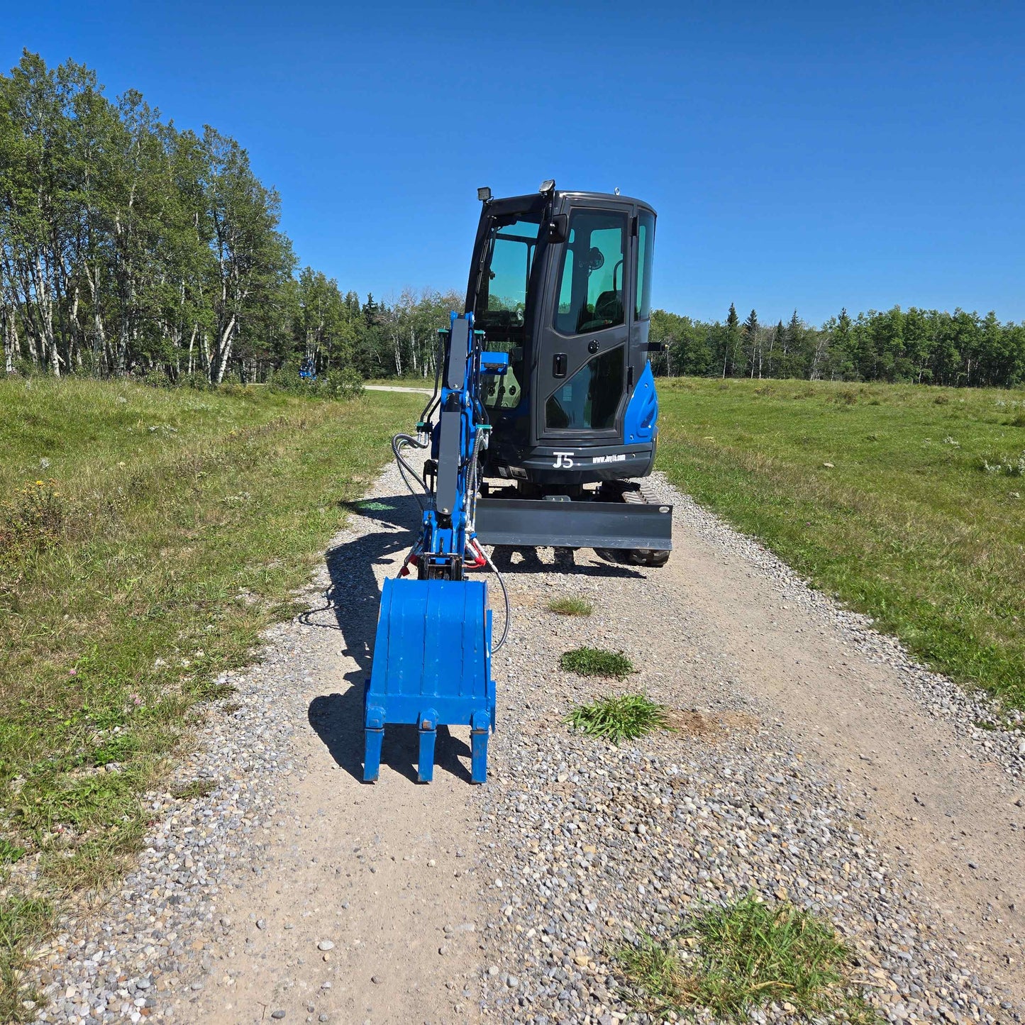 Rippa R22 Mini Excavator rear center view with extended bucket compact 2 ton excavator with Yanmar engine for sale in Canada used for construction and landscaping JoyT5

