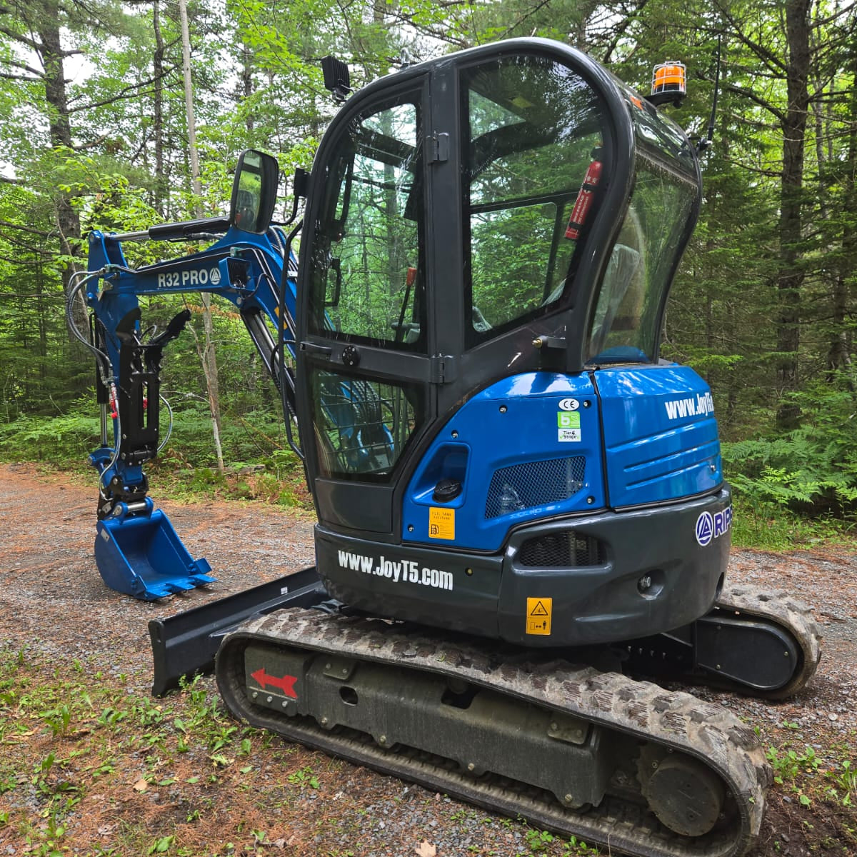 Rippa R32 3 Ton Mini Excavator for Sale in Canada side cab view with bucket and dozer blade ideal for small excavator construction and landscaping projects supported by JoyT5 dealer