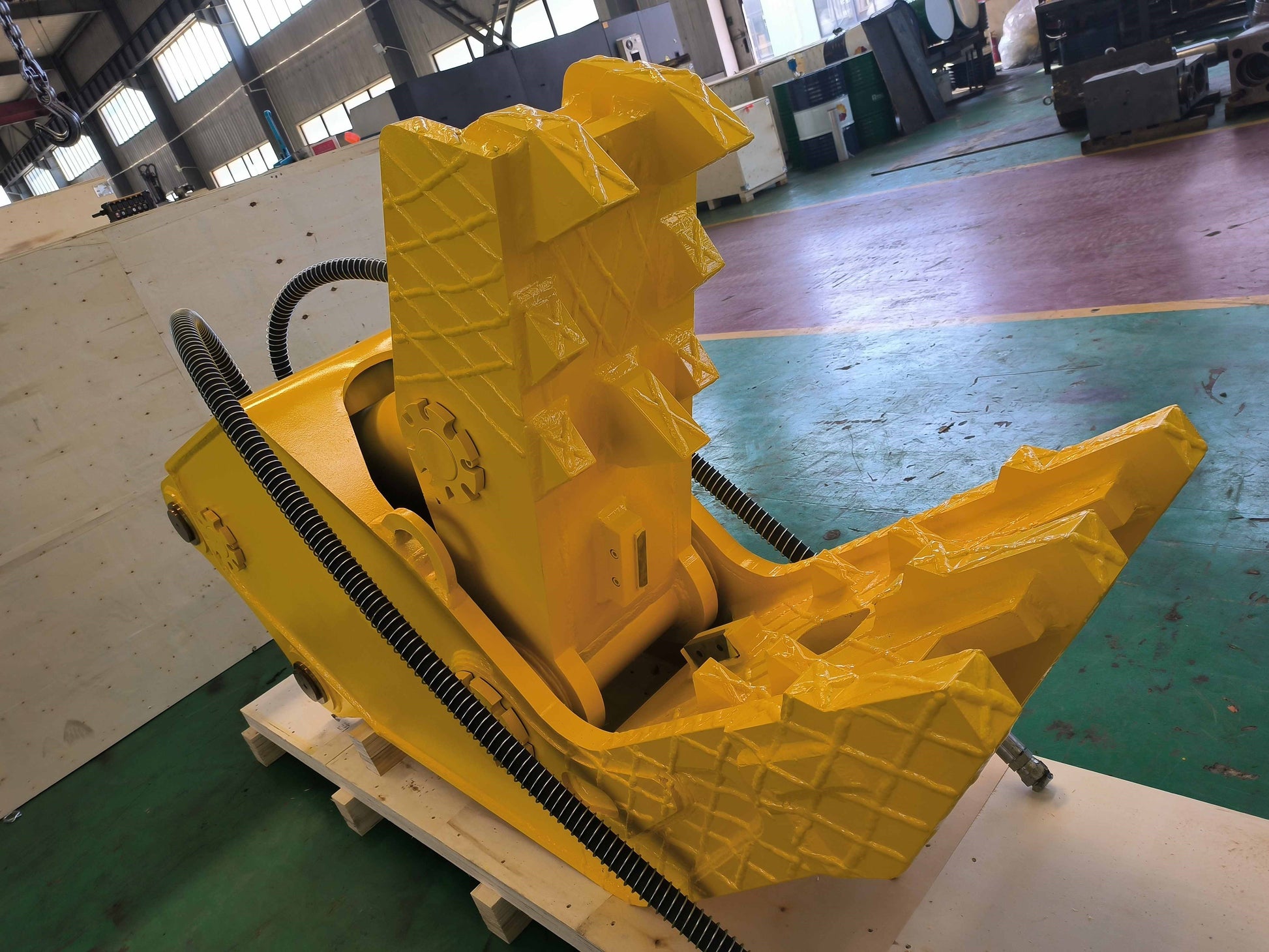 Yellow hydraulic concrete pulverizer for excavator made in Canada with reinforced jaws for crushing concrete and stone in demolition projects

