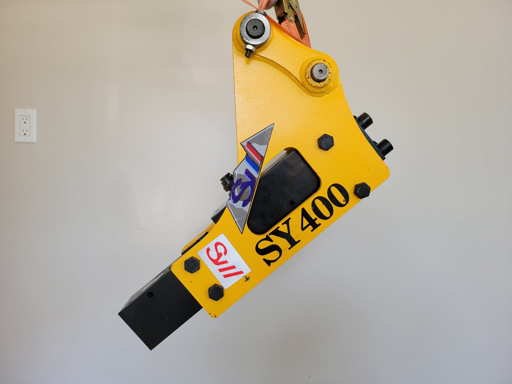 Hydraulic breaker hammer for excavators Canada and USA side view of SY400 heavy duty model designed for rock breaking demolition and construction attachment work.
