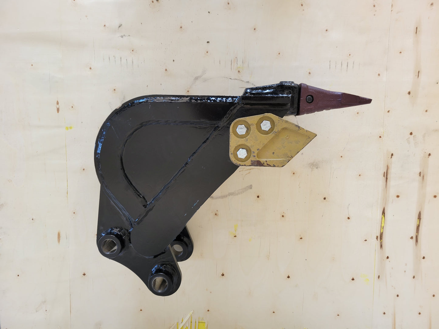 Mini excavator trenching bucket side view showing pointed digging tooth and durable steel frame for construction and drainage work in Canada

